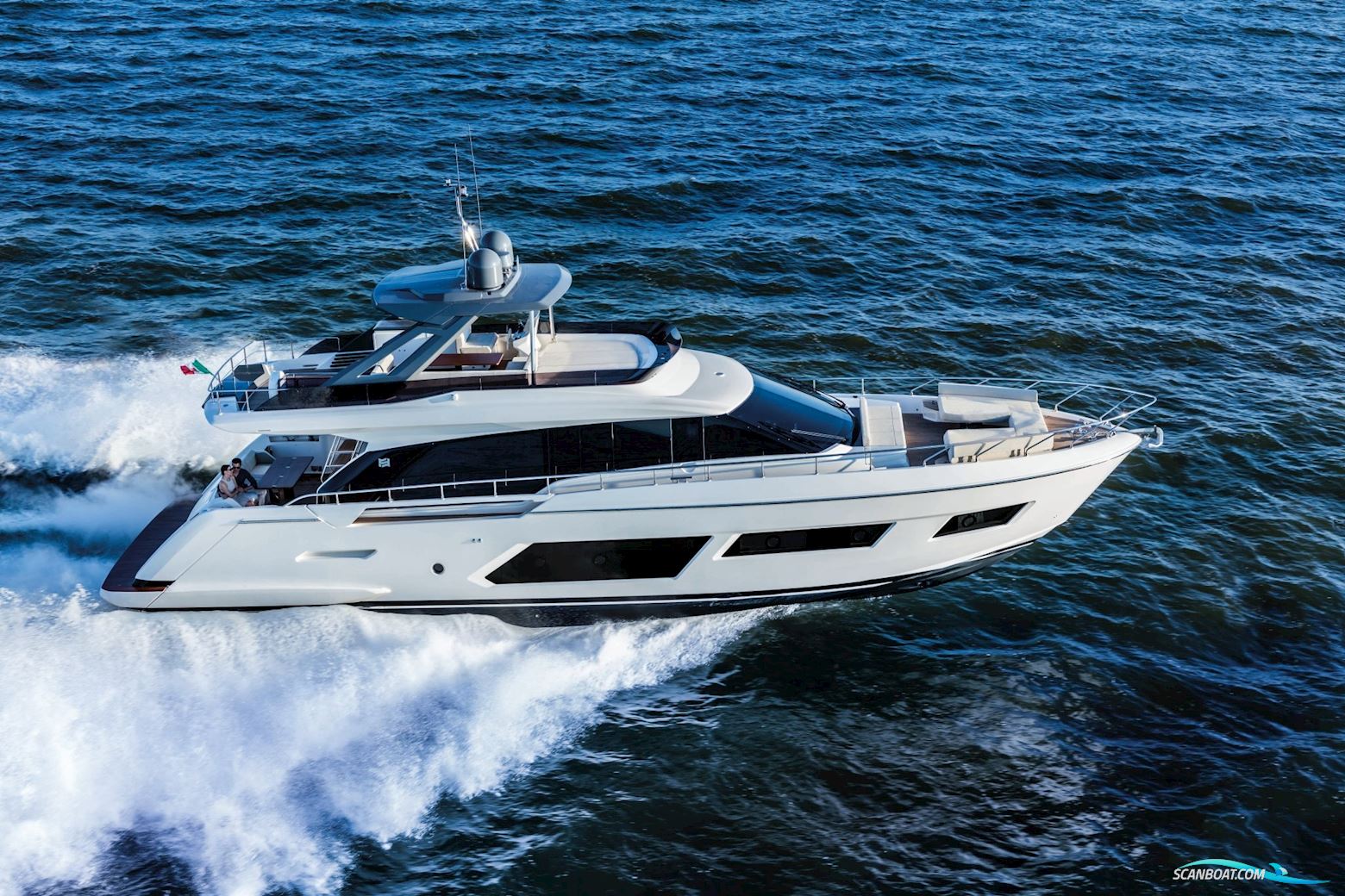 Ferretti Yachts 670