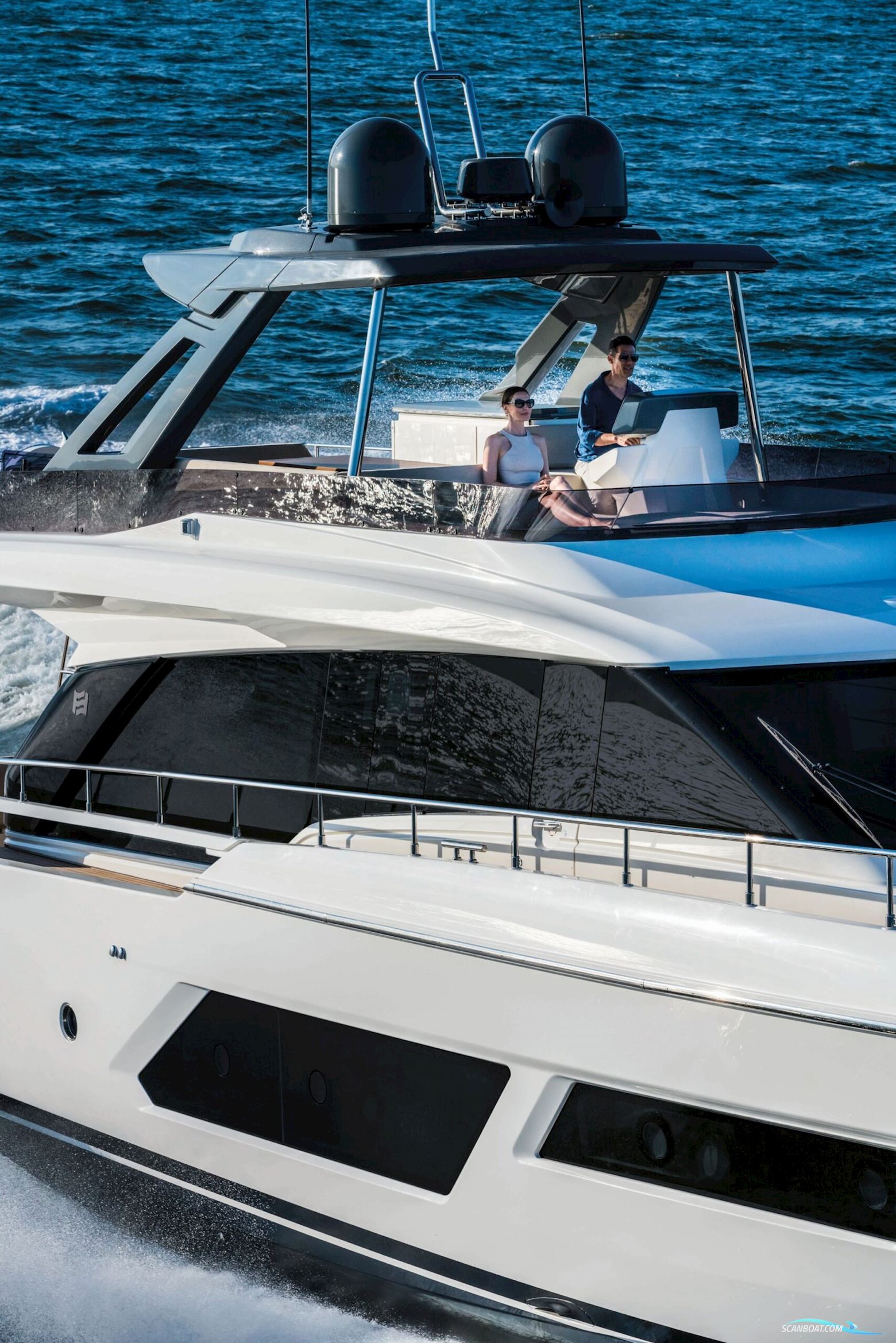 Ferretti Yachts 670