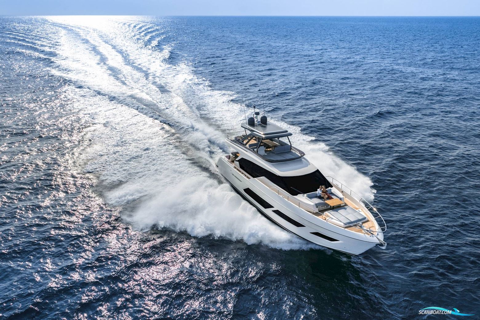 Ferretti Yachts 720