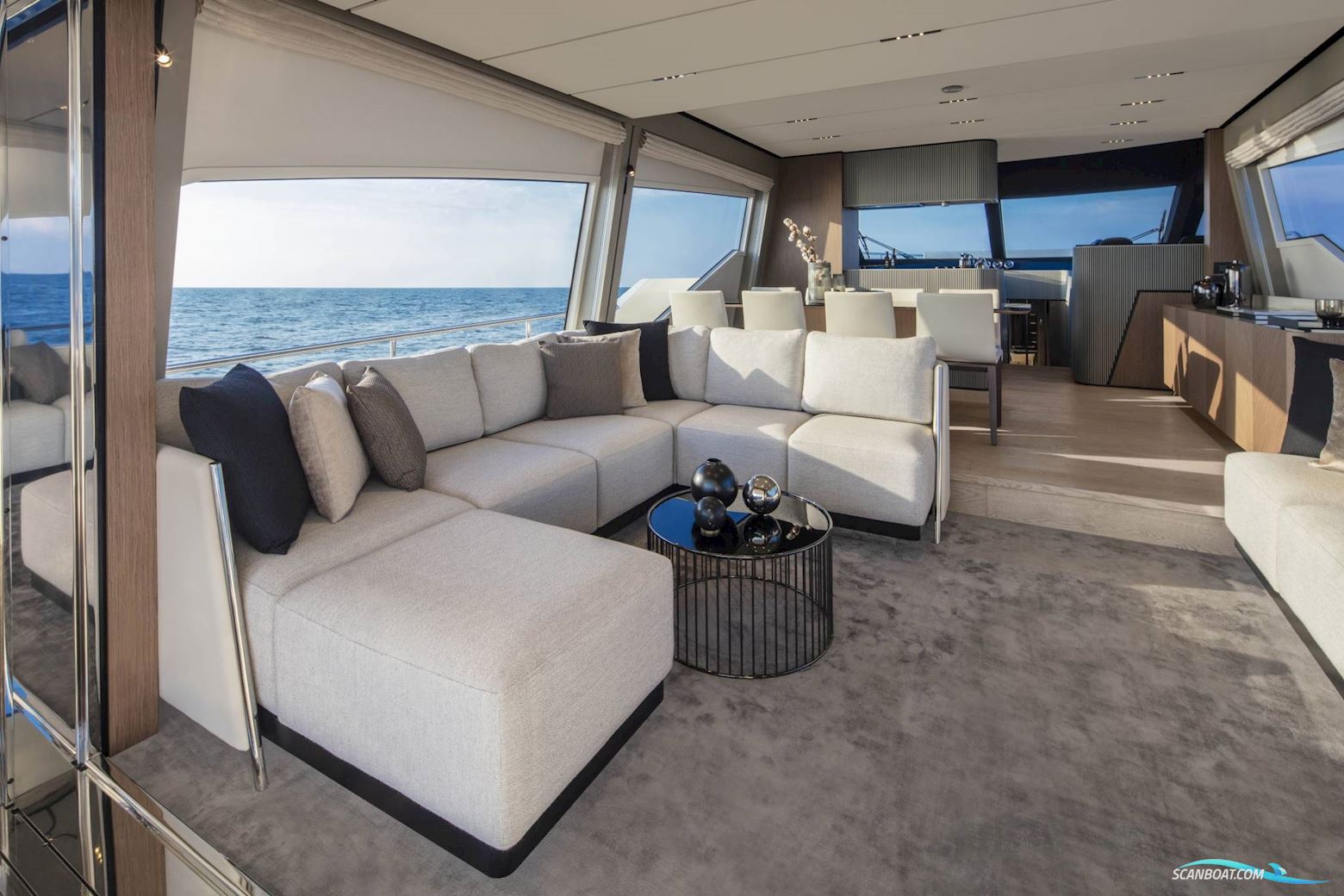 Ferretti Yachts 720