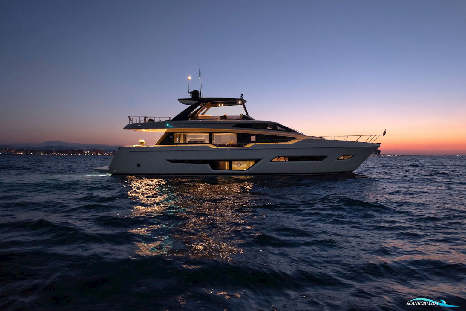Ferretti Yachts 780