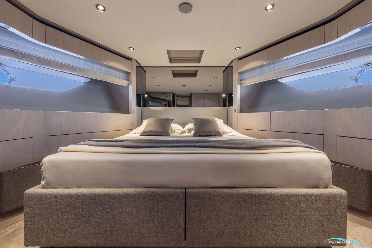 Ferretti Yachts 780