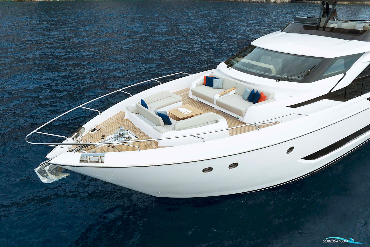 Ferretti Yachts 860