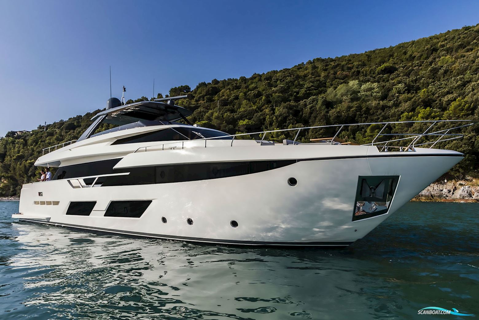 Ferretti Yachts 920
