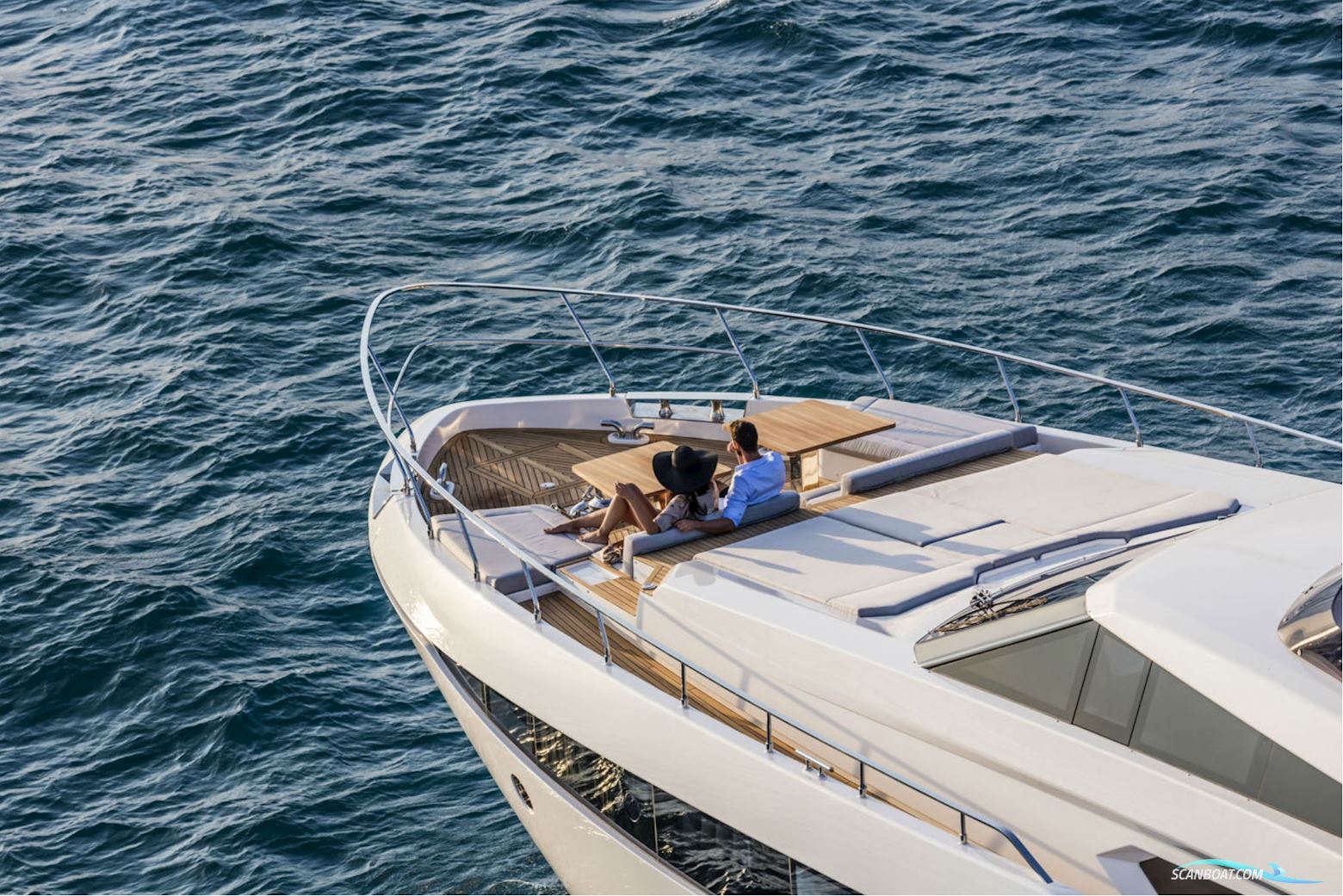 Ferretti Yachts 920