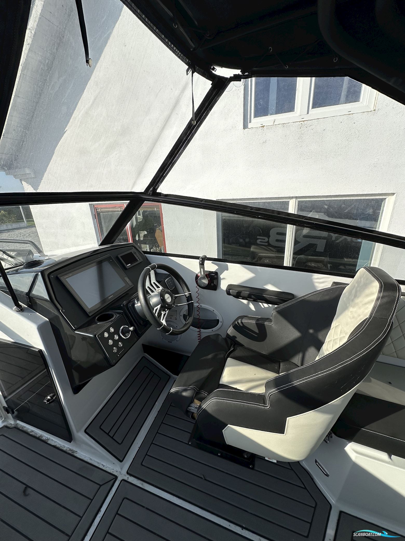 FINNMASTER Husky R8 S