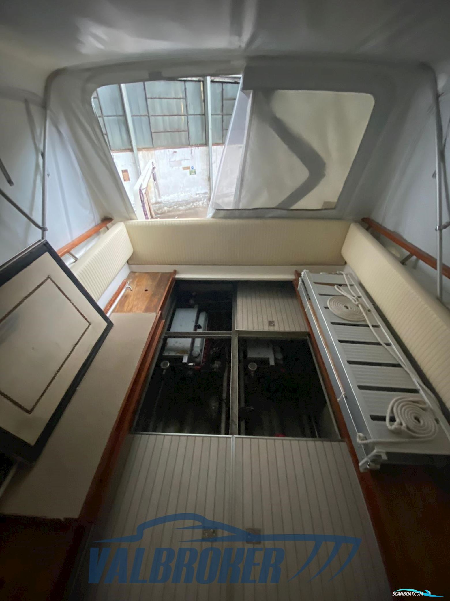 Fjord 32 cabin