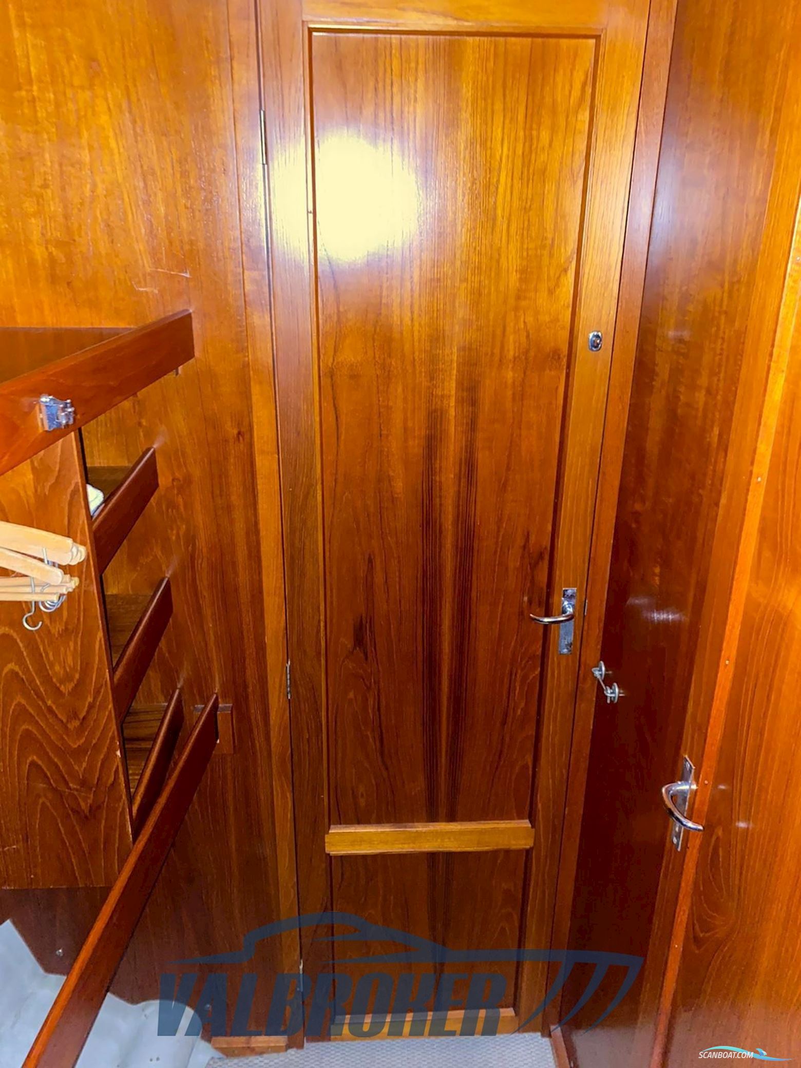 Fjord 32 cabin