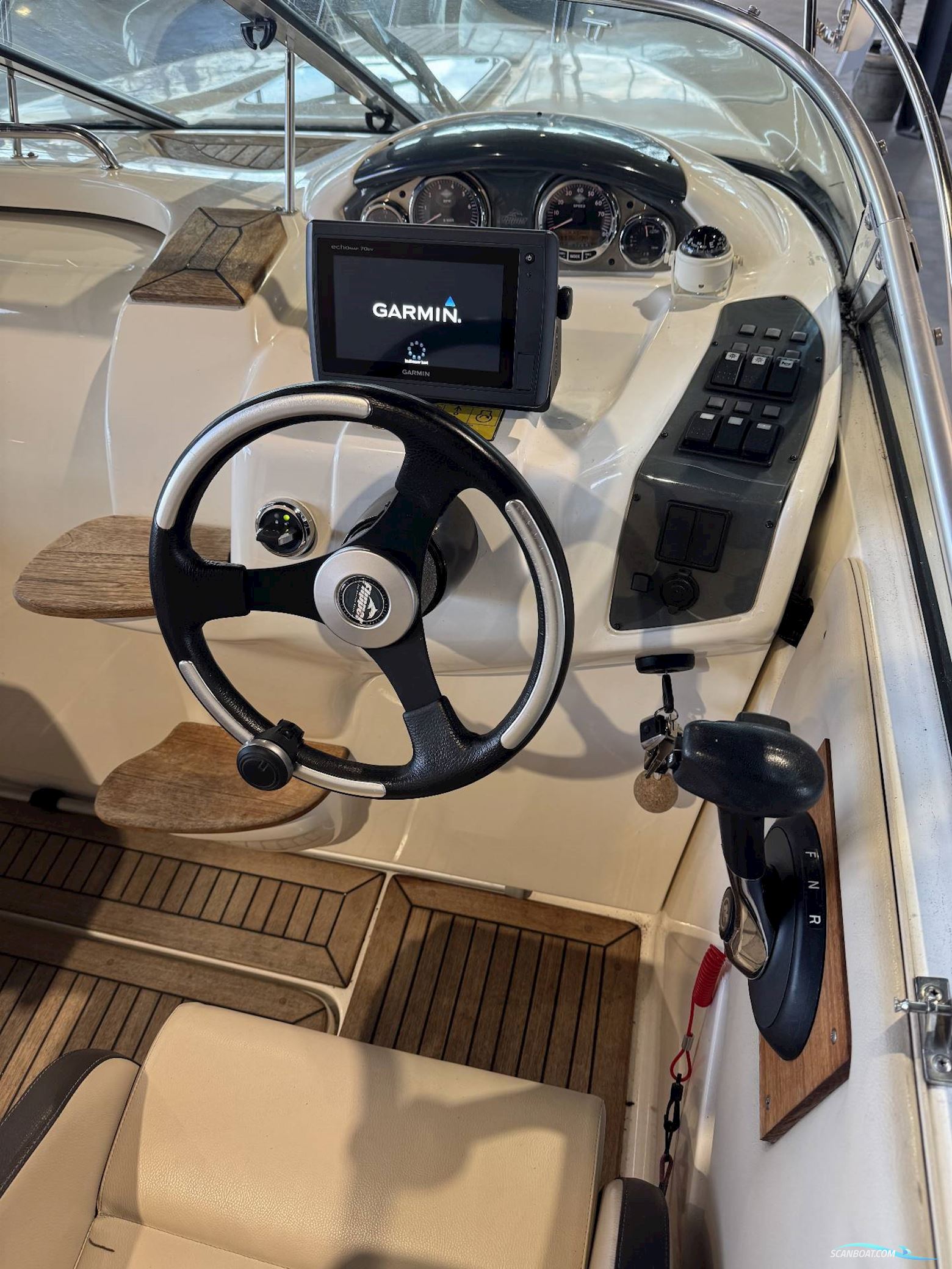 Flipper 630 DC m/ Mercury F150