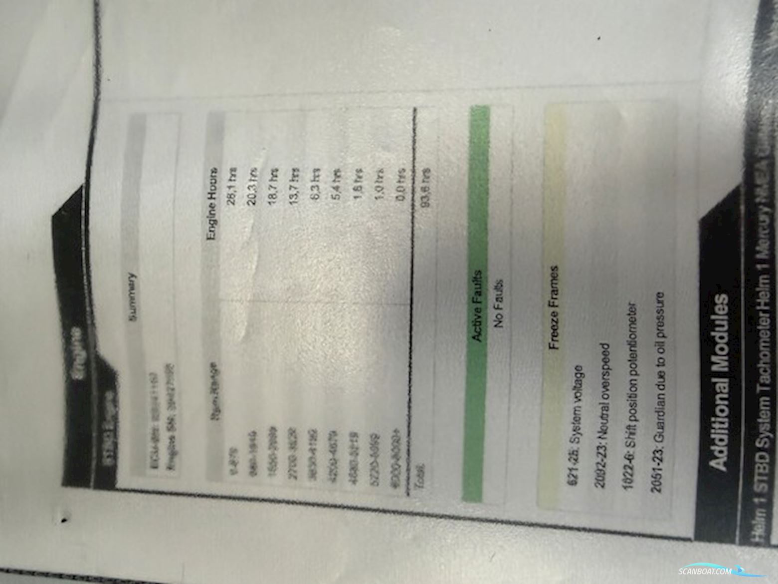 Flot Quicksilver 555 med Mercury 100 HK CT, kun 93,6 timer, SmartCraft, Simrad GO7, Fusion lydanlæg, køleskab og Flexiteak. Velholdt og vinteropbevar