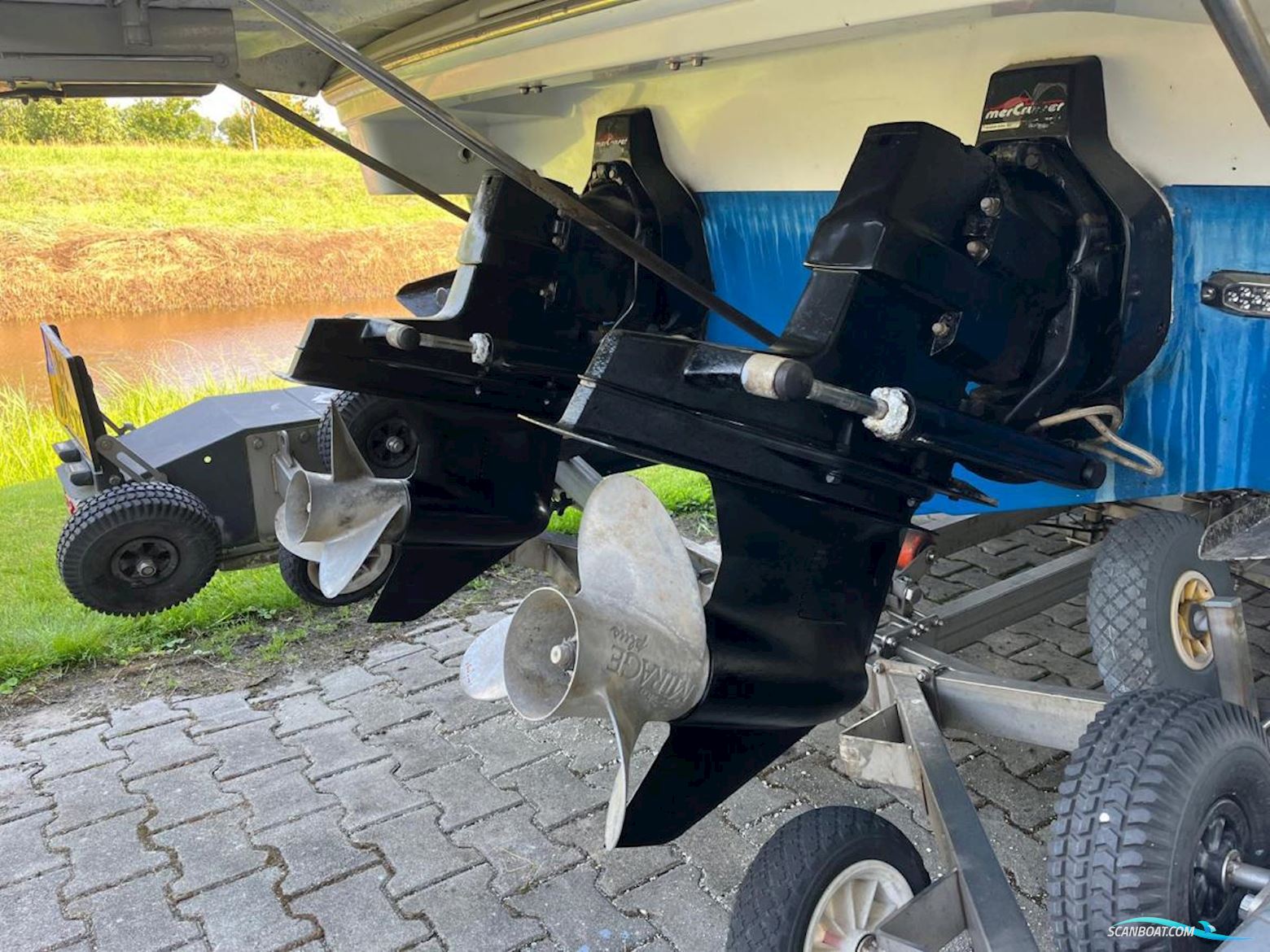 Formula  F-280 SS Cuddy cabin