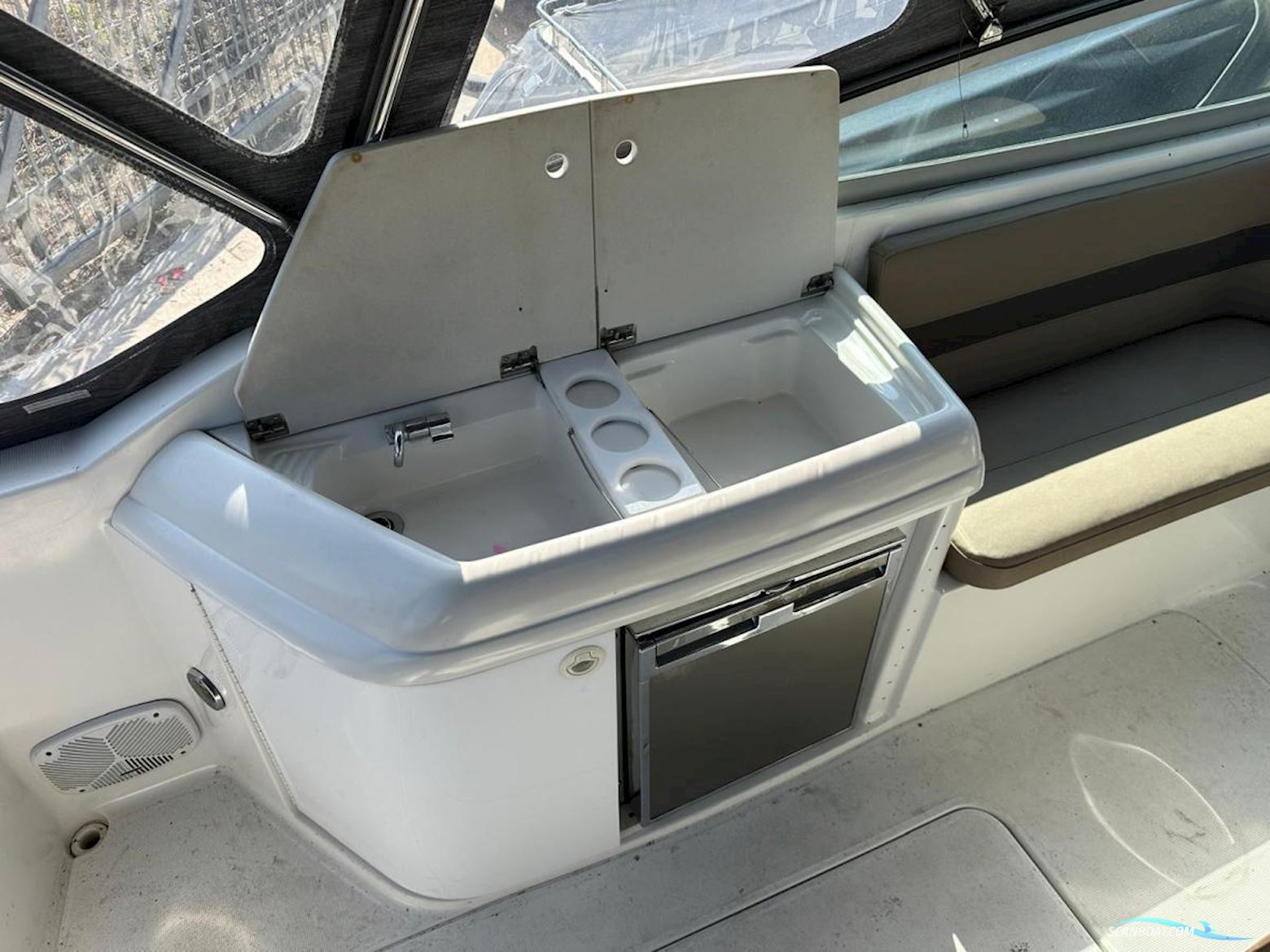 Formula  F-280 SS Cuddy cabin