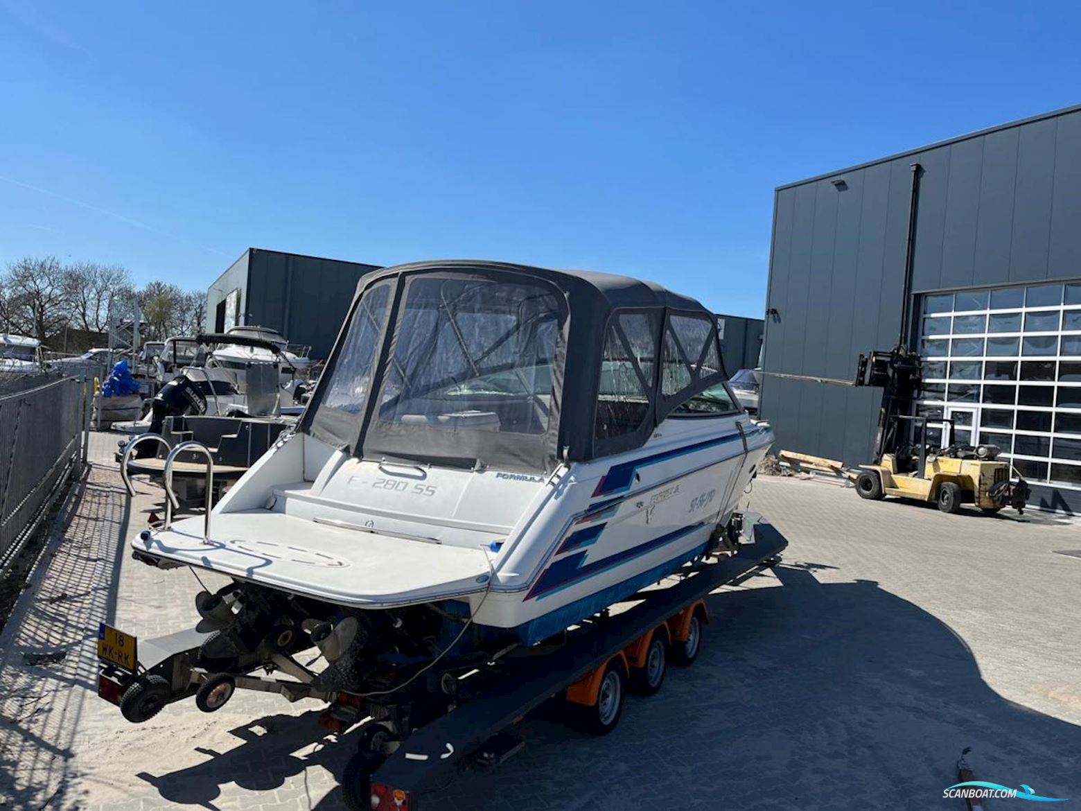 Formula F-280 SS Cuddy Cabin