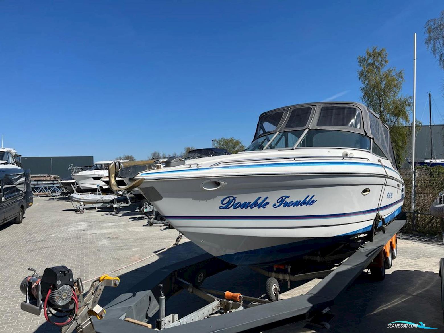 Formula F-280 SS Cuddy Cabin