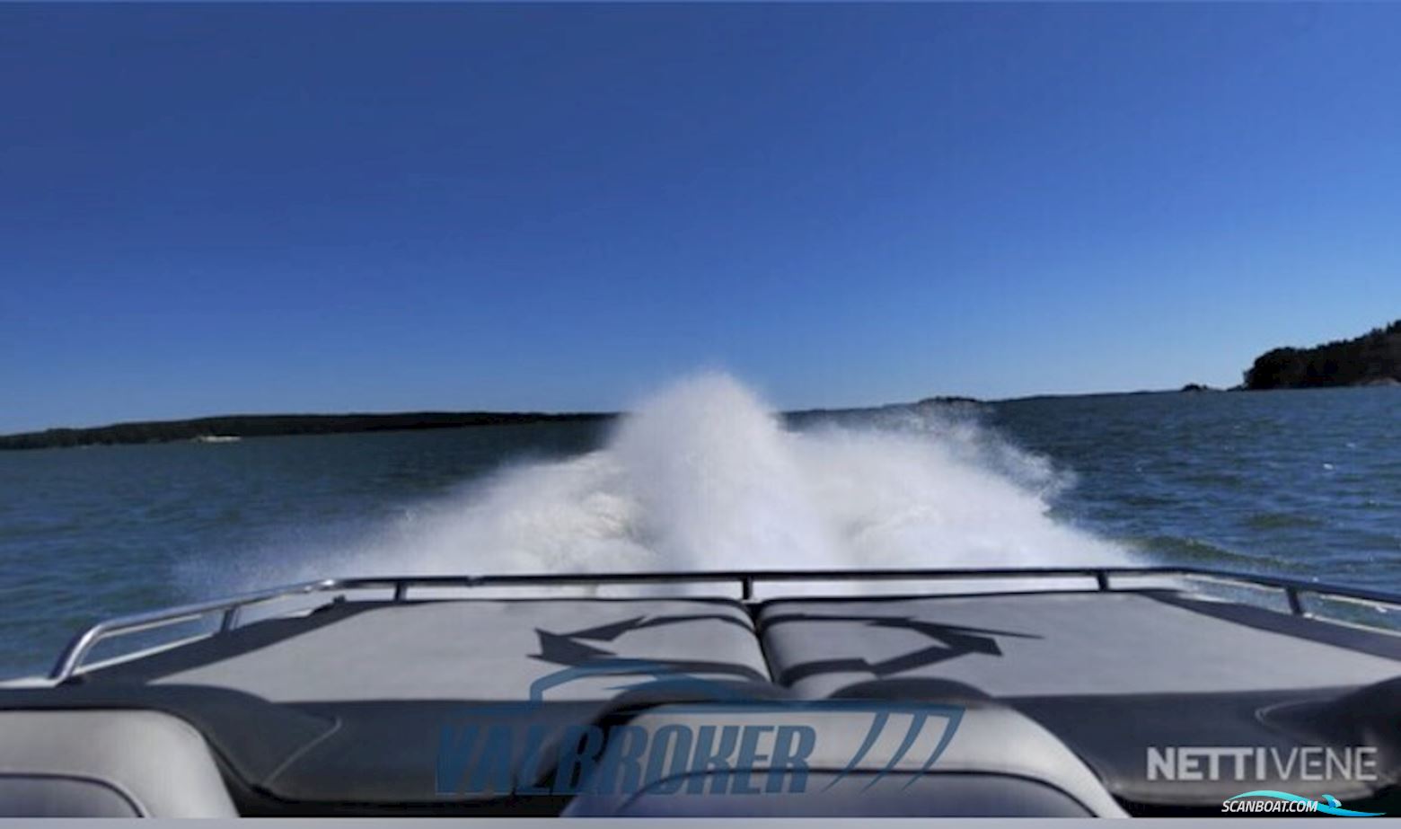 Fountain 38 LIGHTNING