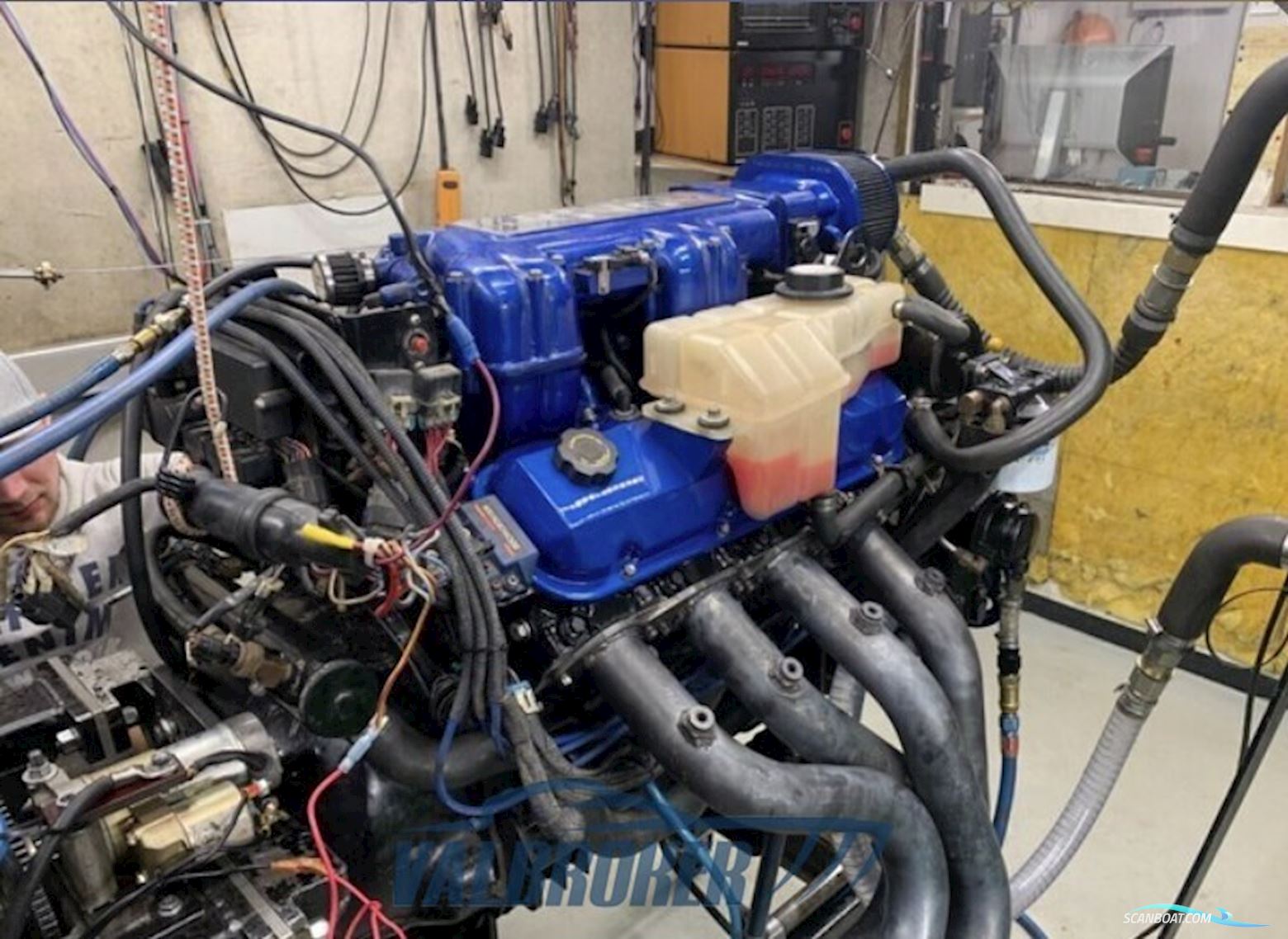 Fountain 38 LIGHTNING