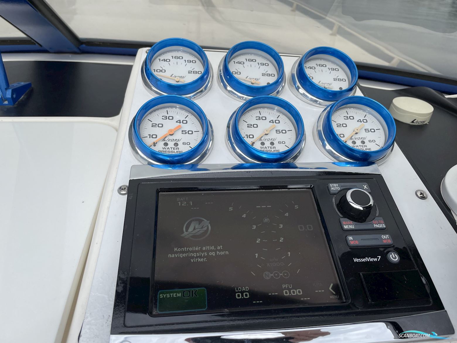 Fountain 47 Lightning