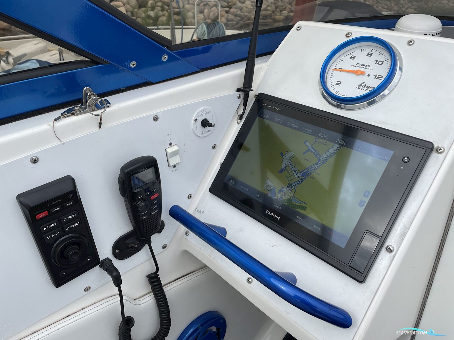 Fountain 47 Lightning