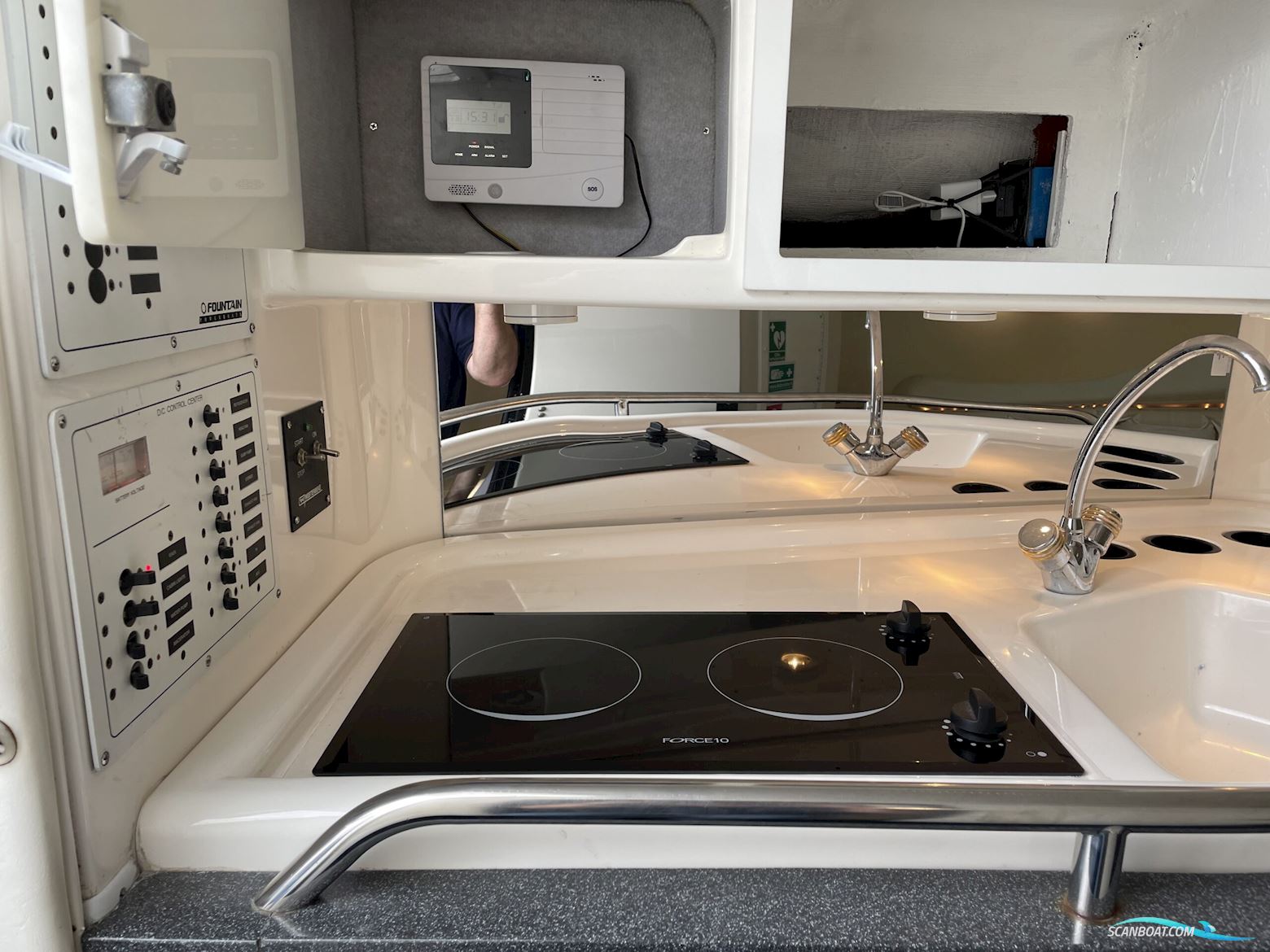 Fountain 47 Lightning