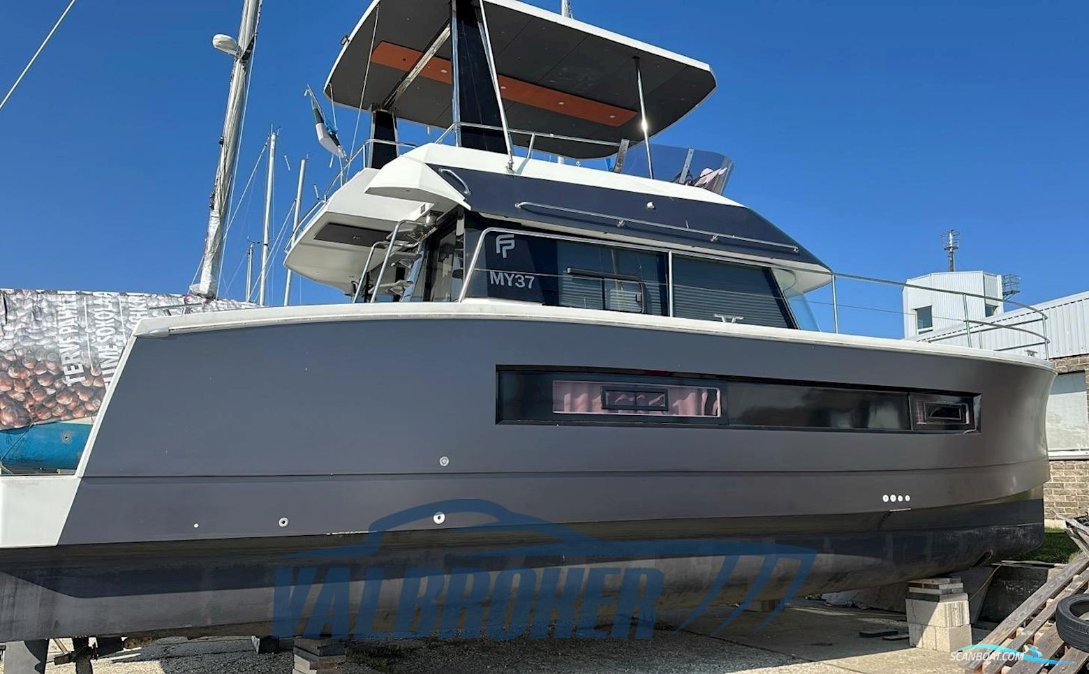 Fountaine Pajot Pajot 37