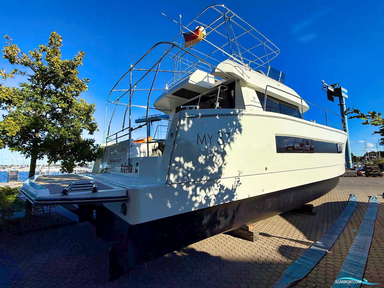 Fountaine Payot Motorcatamaran MY 37