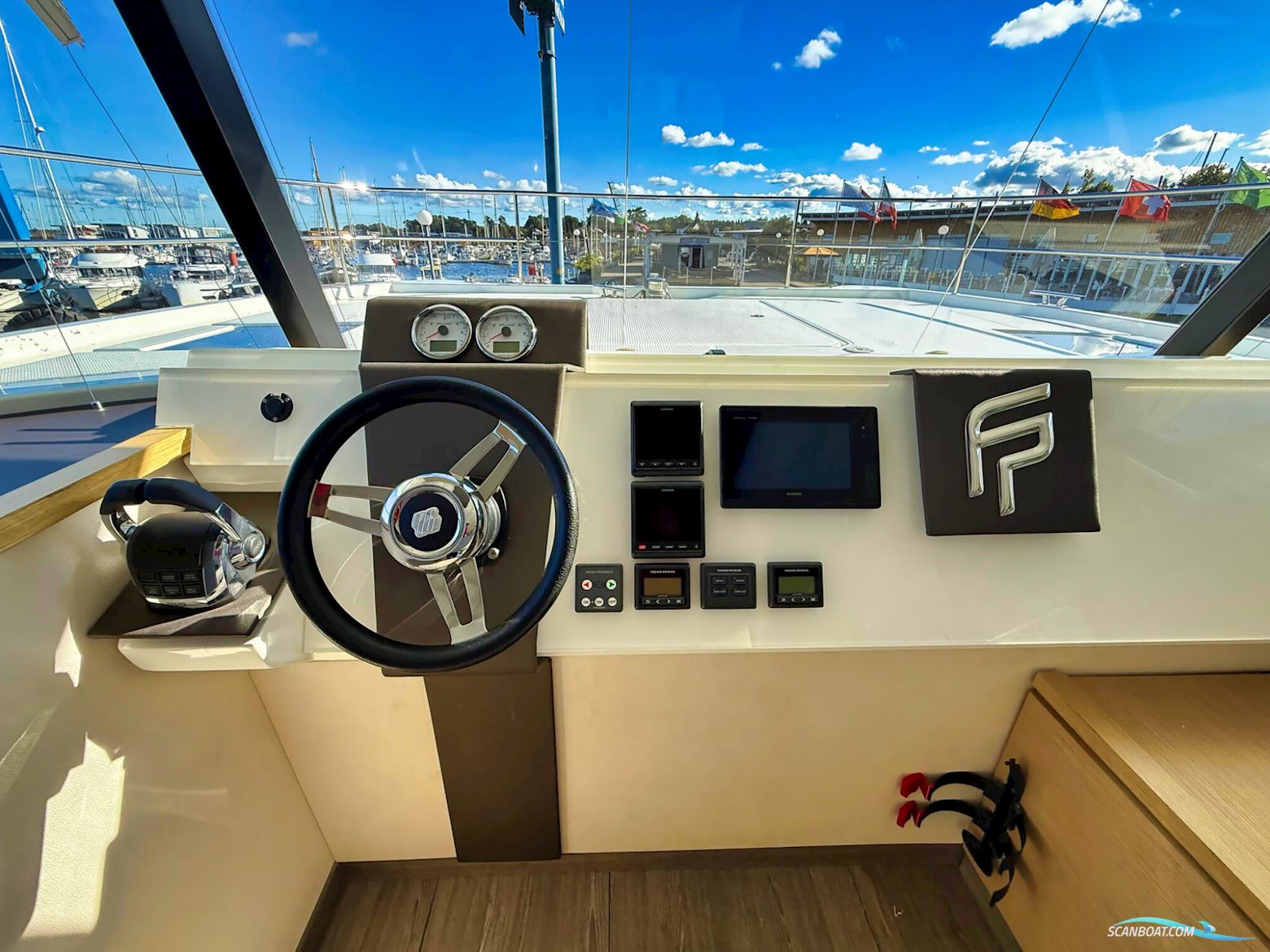 Fountaine Payot Motorcatamaran MY 37