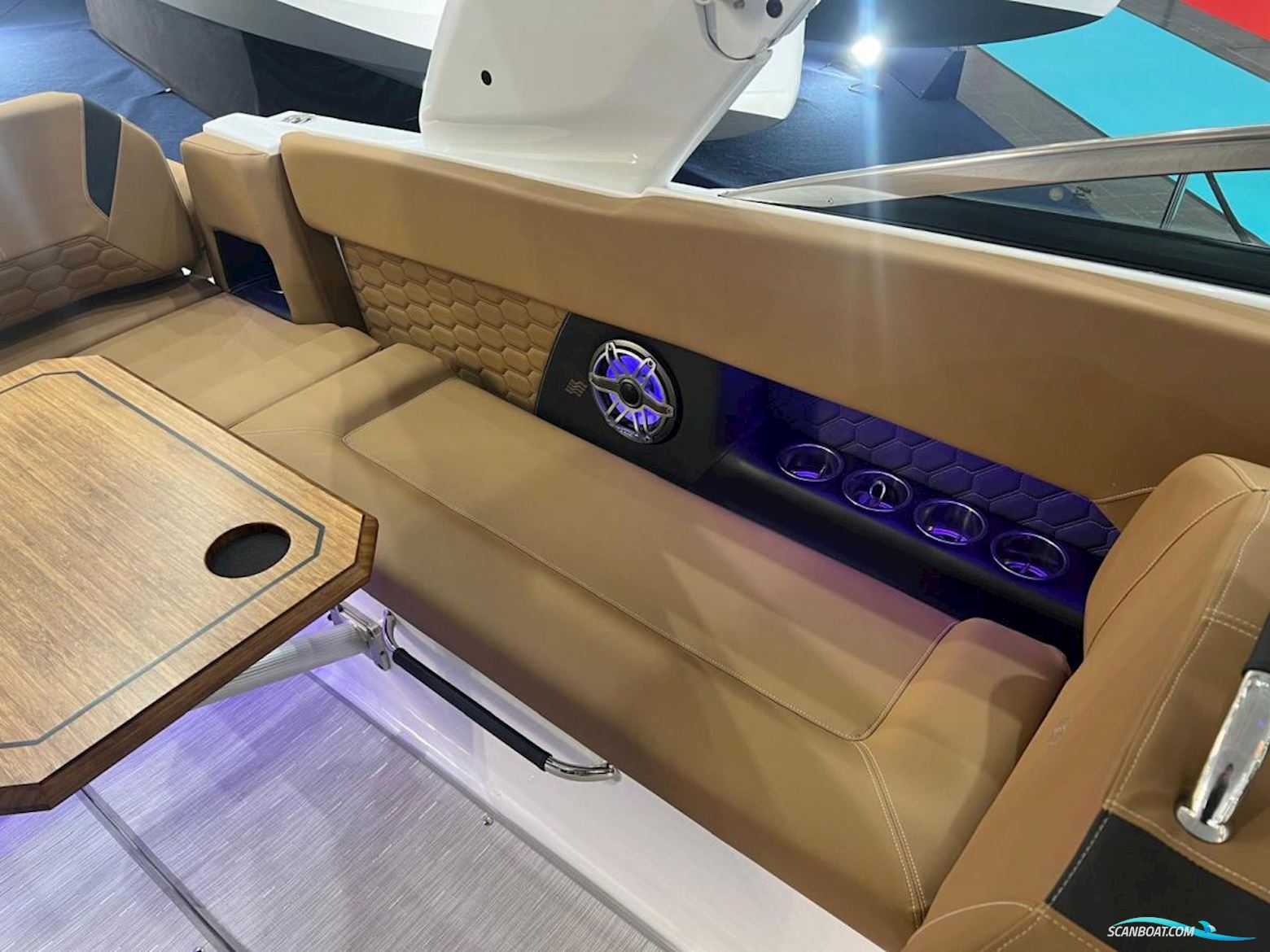 Four Winns  H9 Bowrider