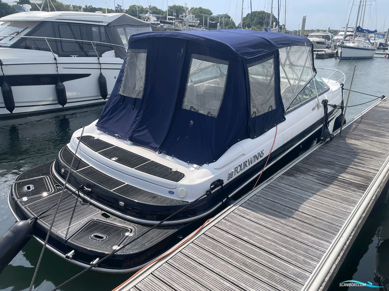 Four Winns 255 Sundowner