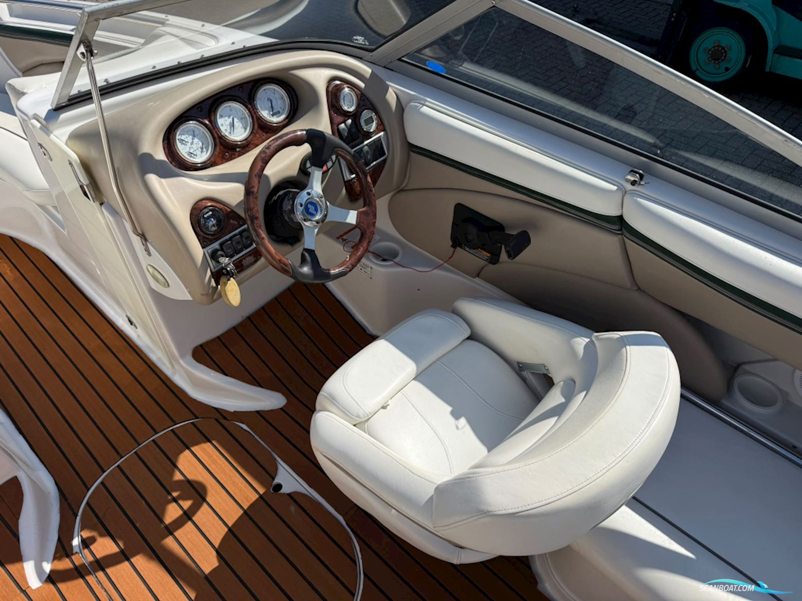 Four Winns Horizon 210