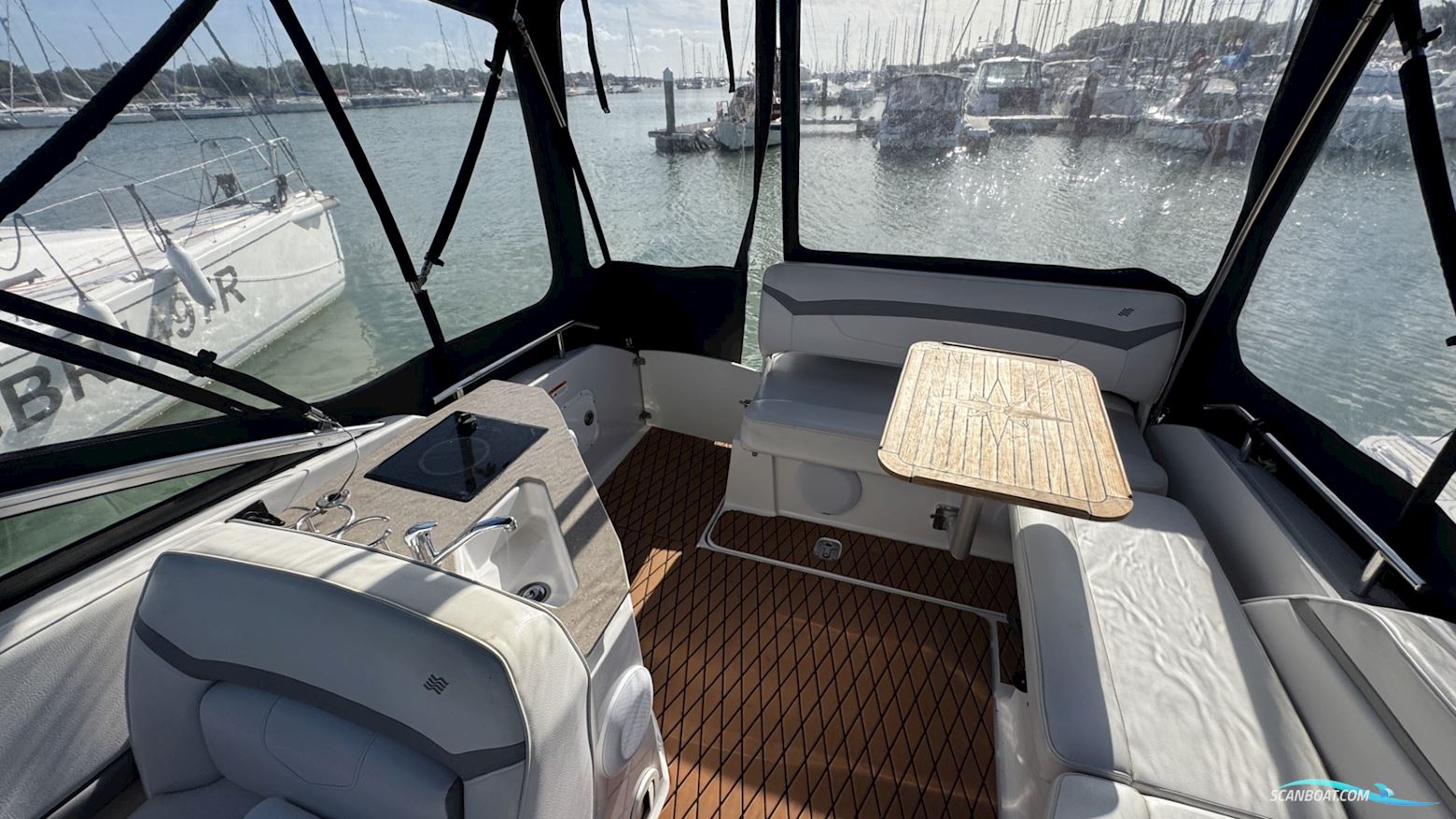 Four Winns V255