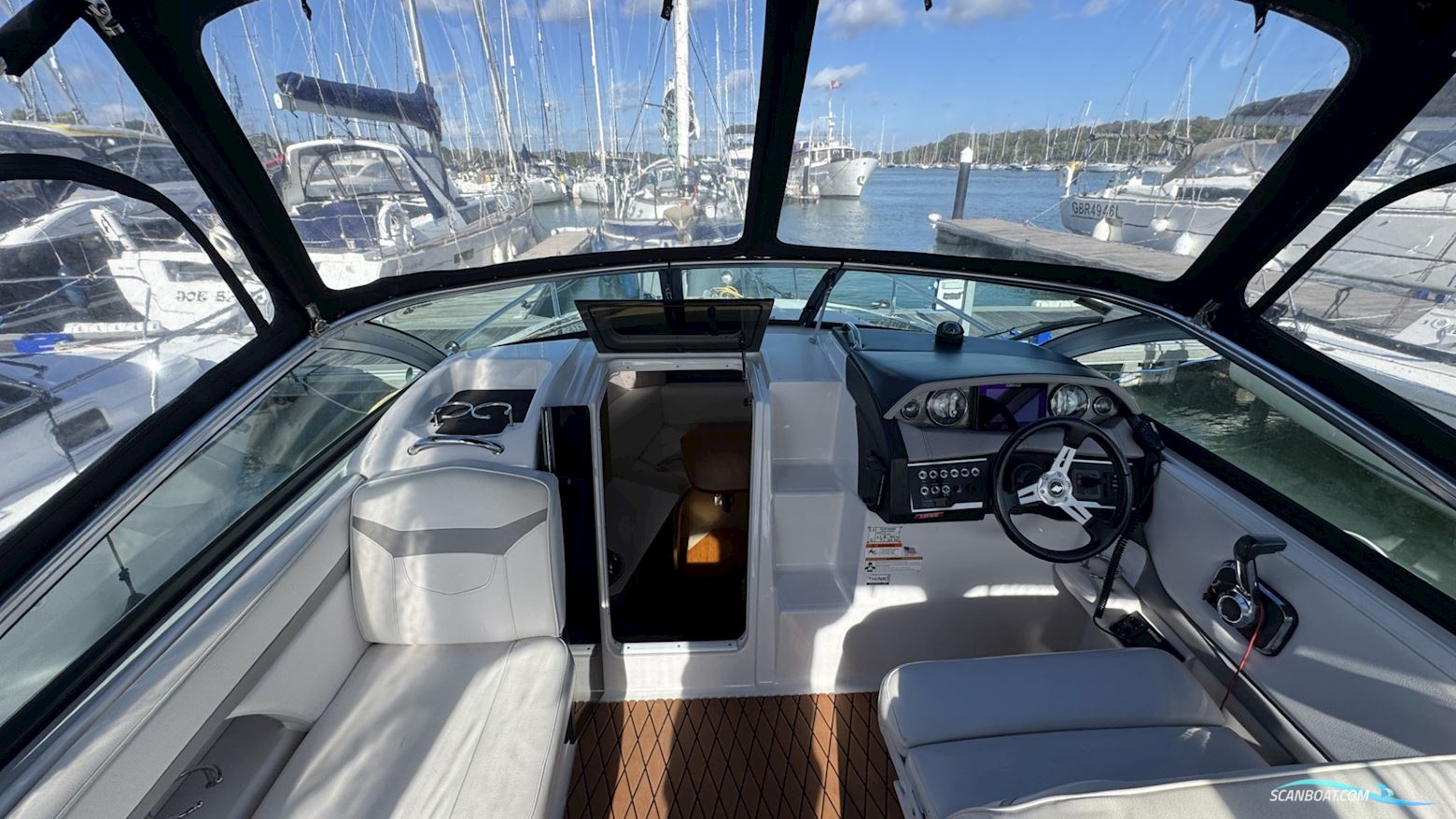 Four Winns V255