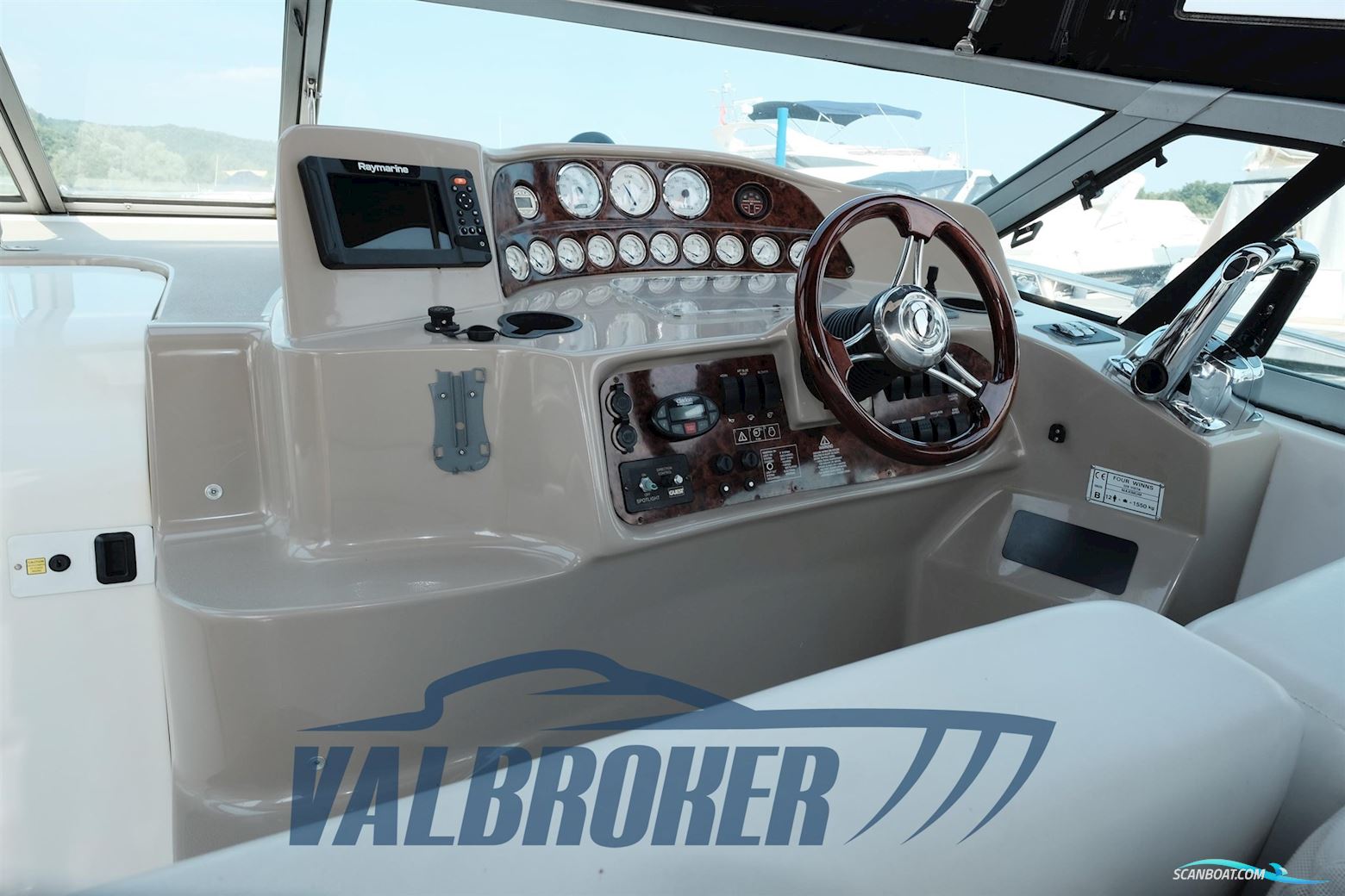 Four Winns Vista 328