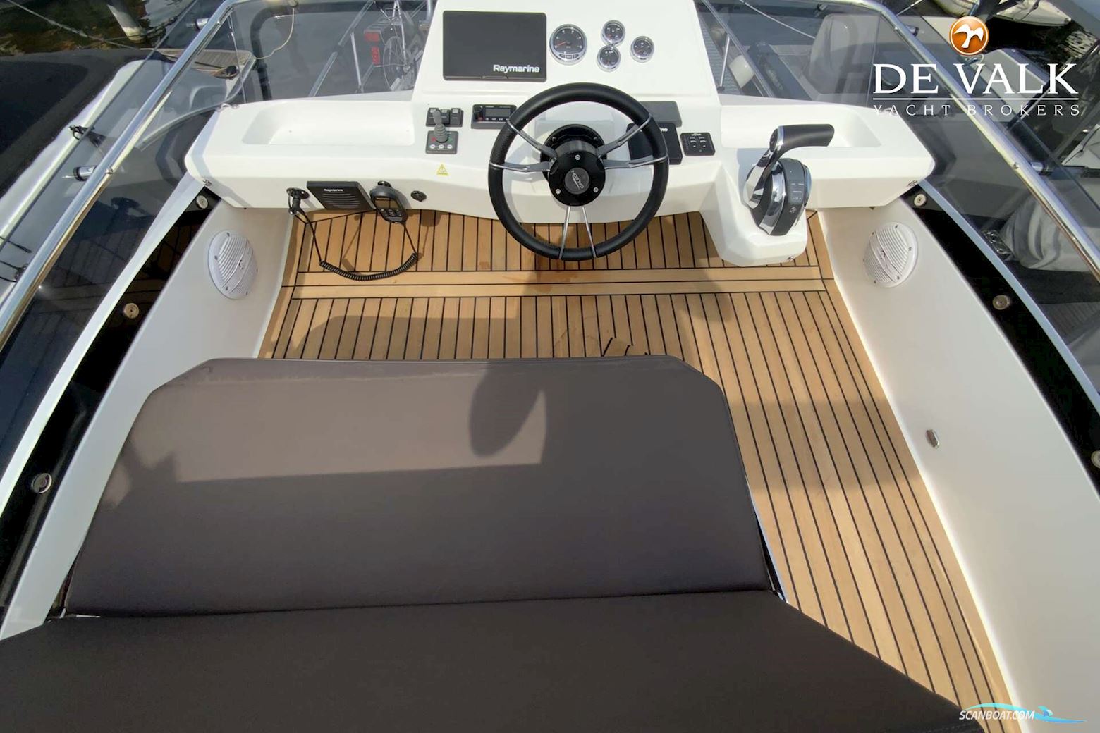 Galeon 300 Fly