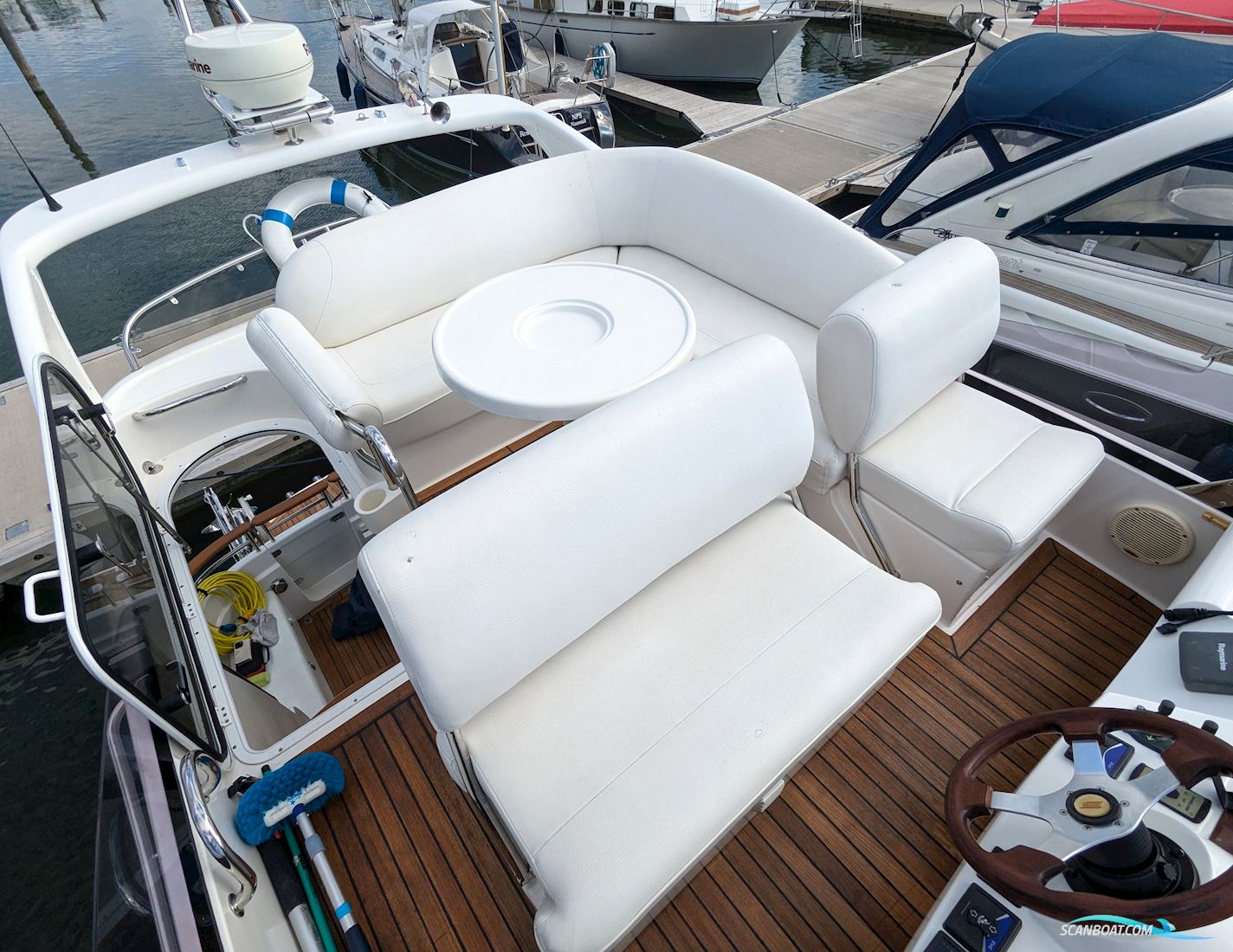 Galeon 330 Fly