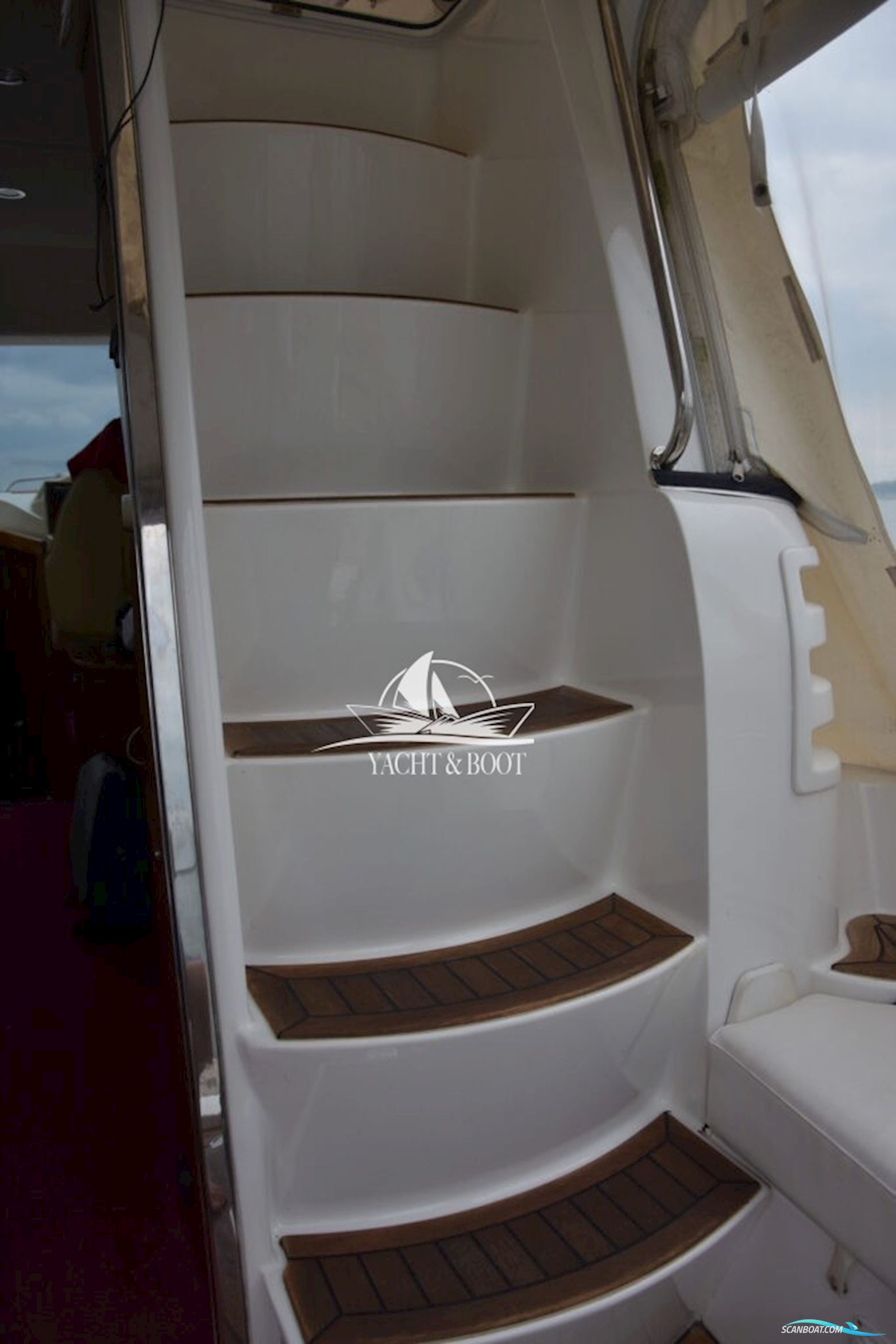 Galeon 330 Fly