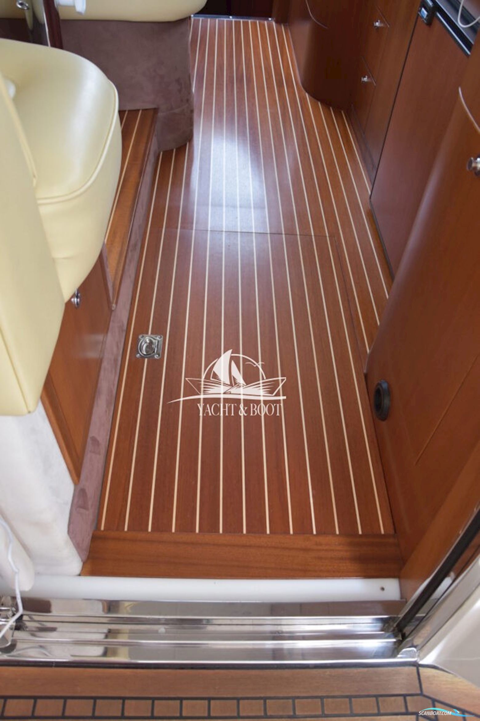 Galeon 330 Fly