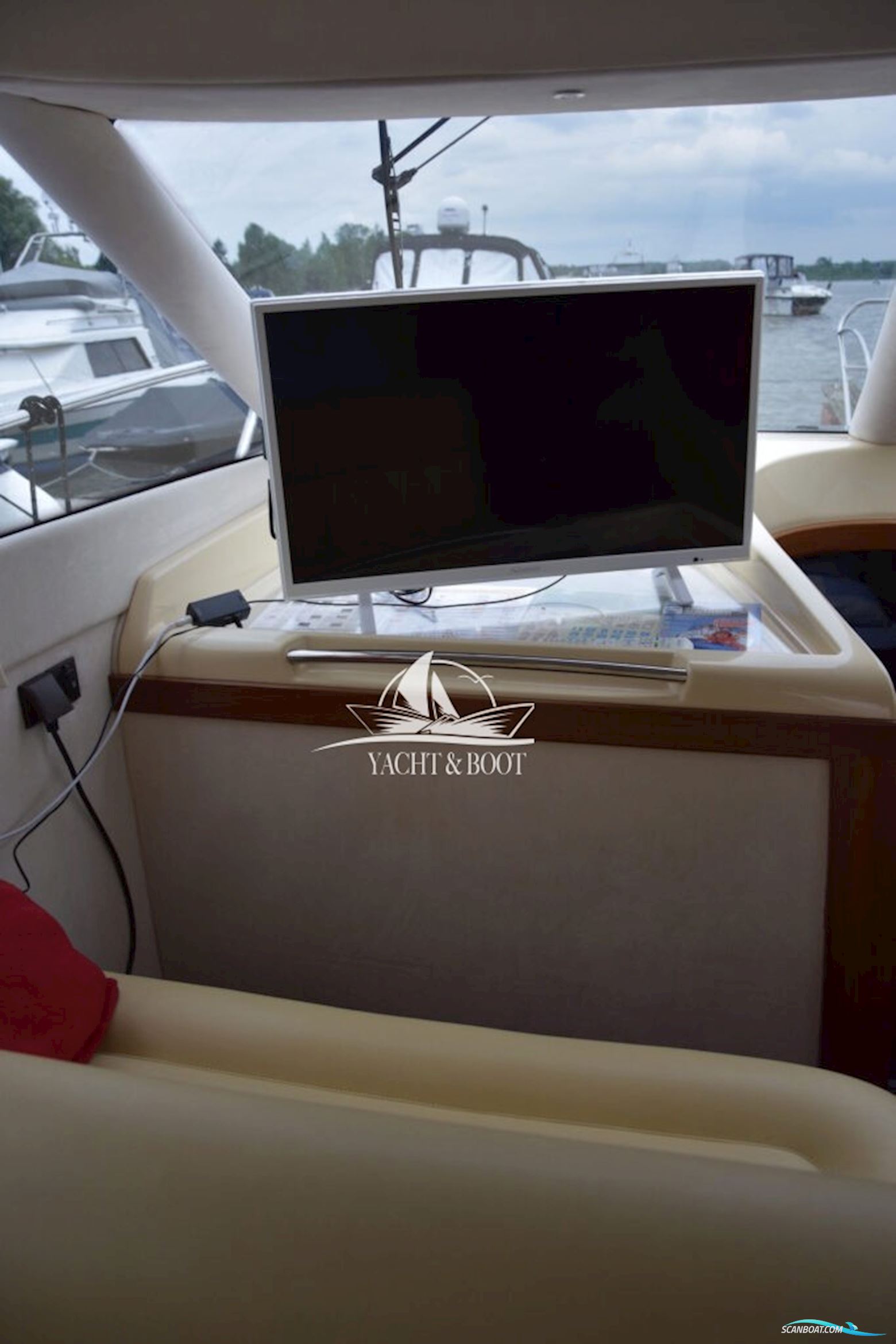 Galeon 330 Fly
