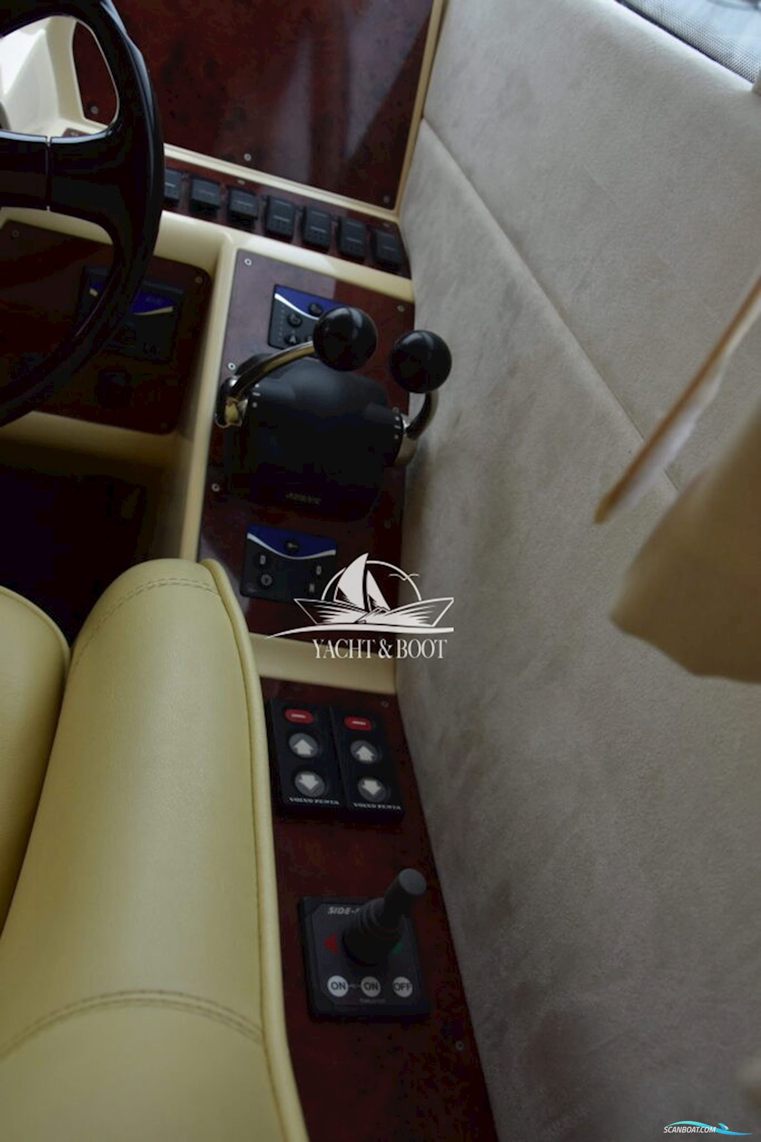 Galeon 330 Fly