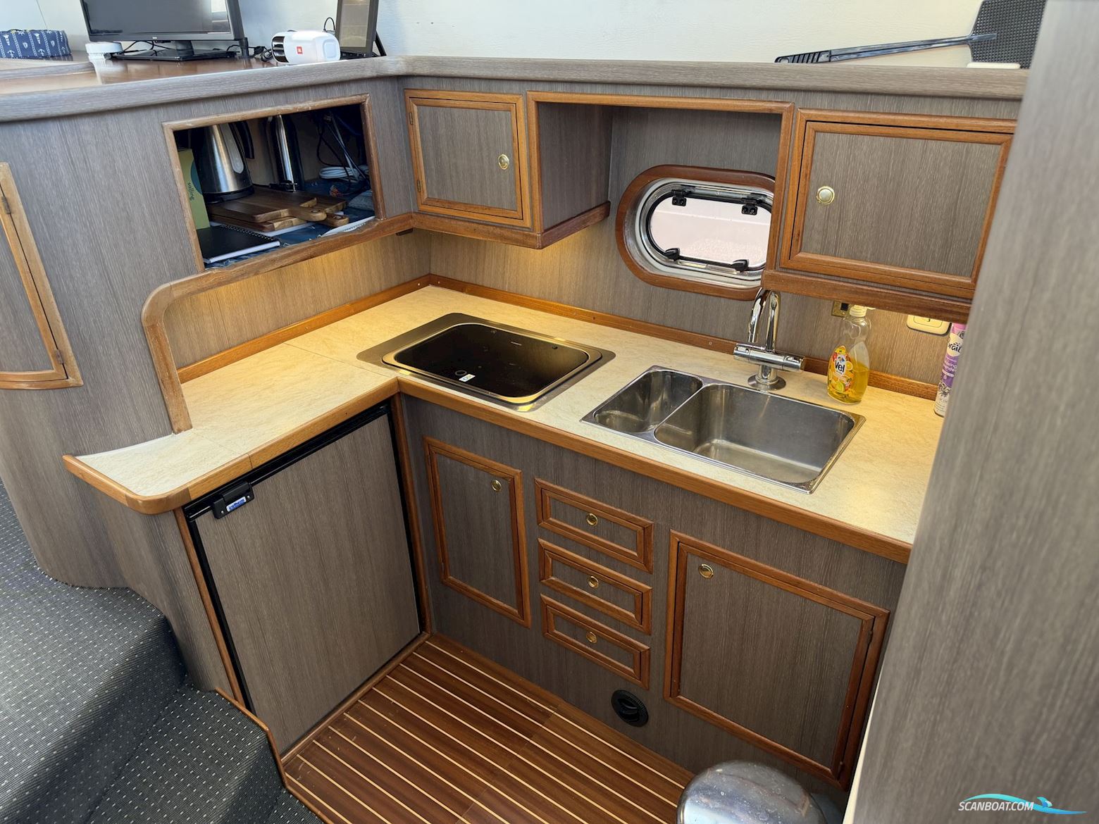 Galeon 380
