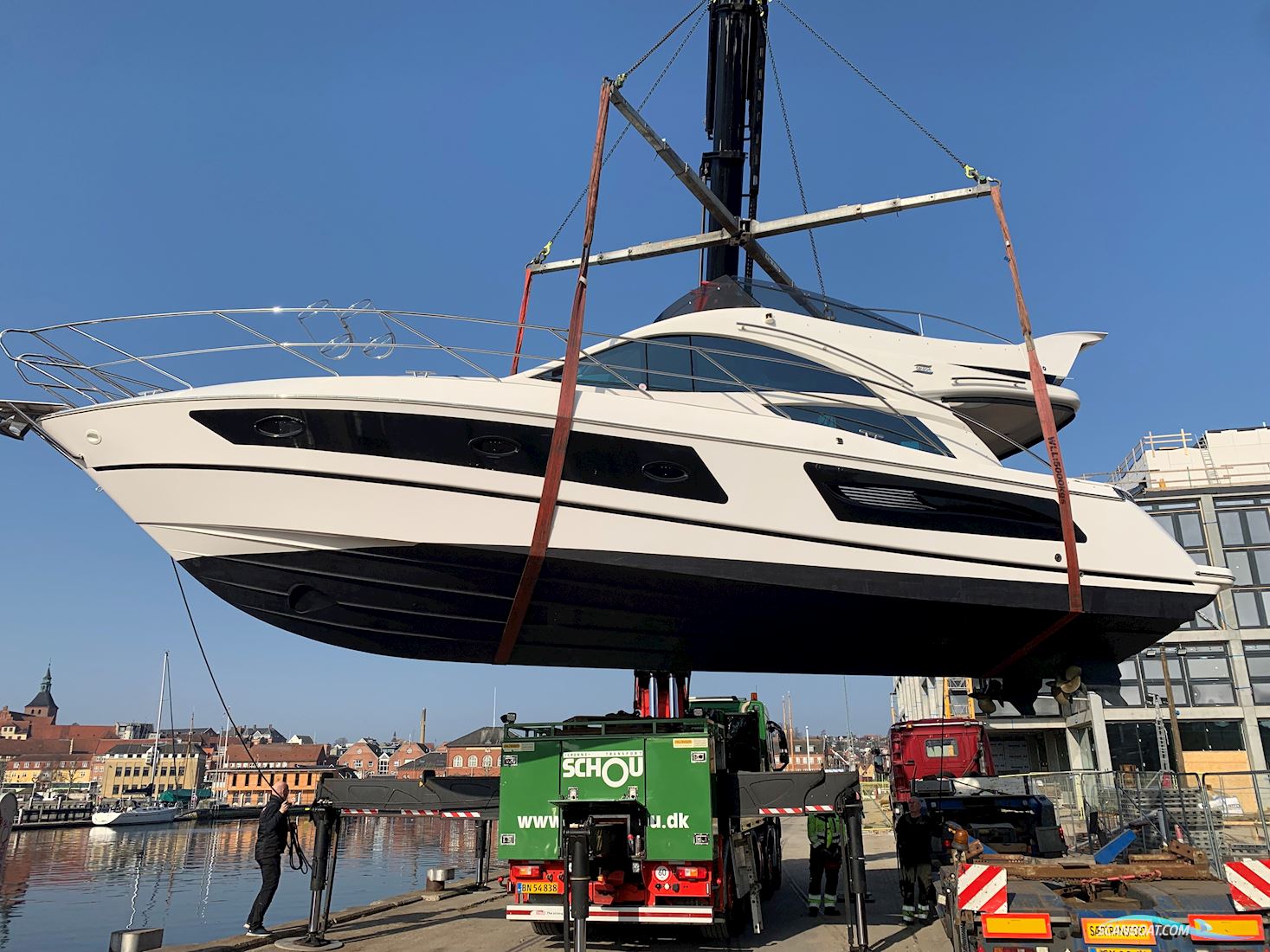 Galeon 440 Fly