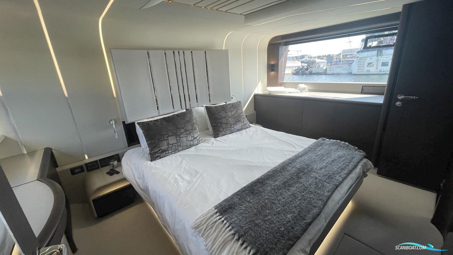 Galeon 700 SKYDECK
