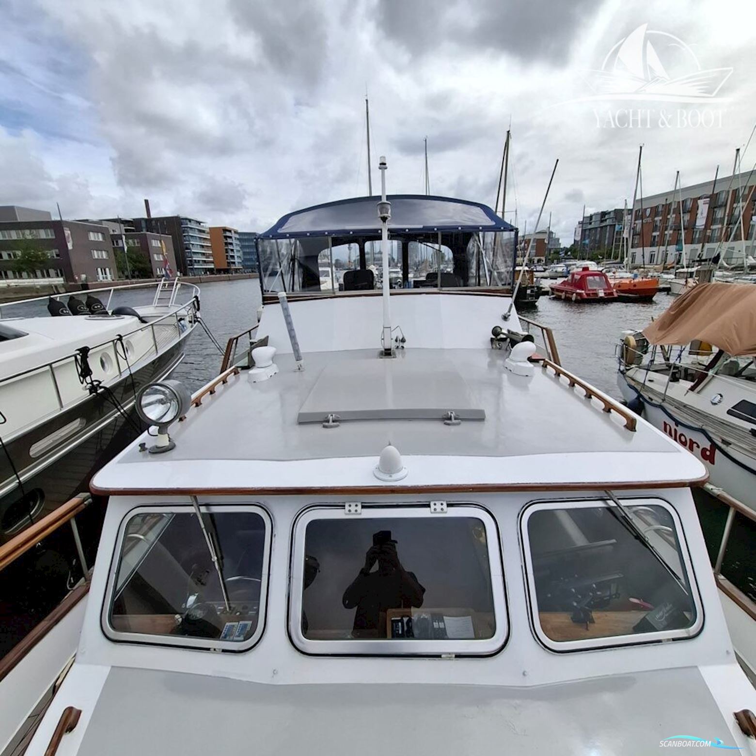 Gladstone Lyall & Co Aquila Queen Trawler 35