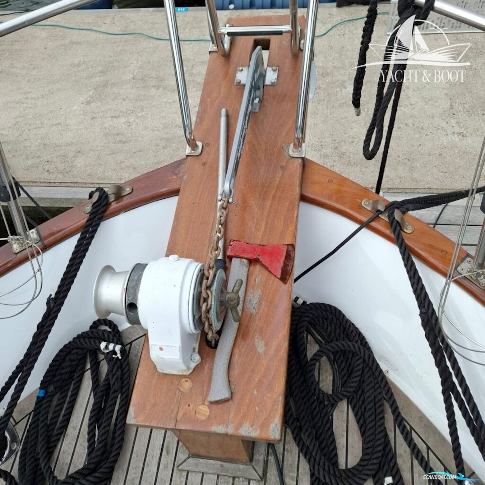 Gladstone Lyall & Co Aquila Queen Trawler 35