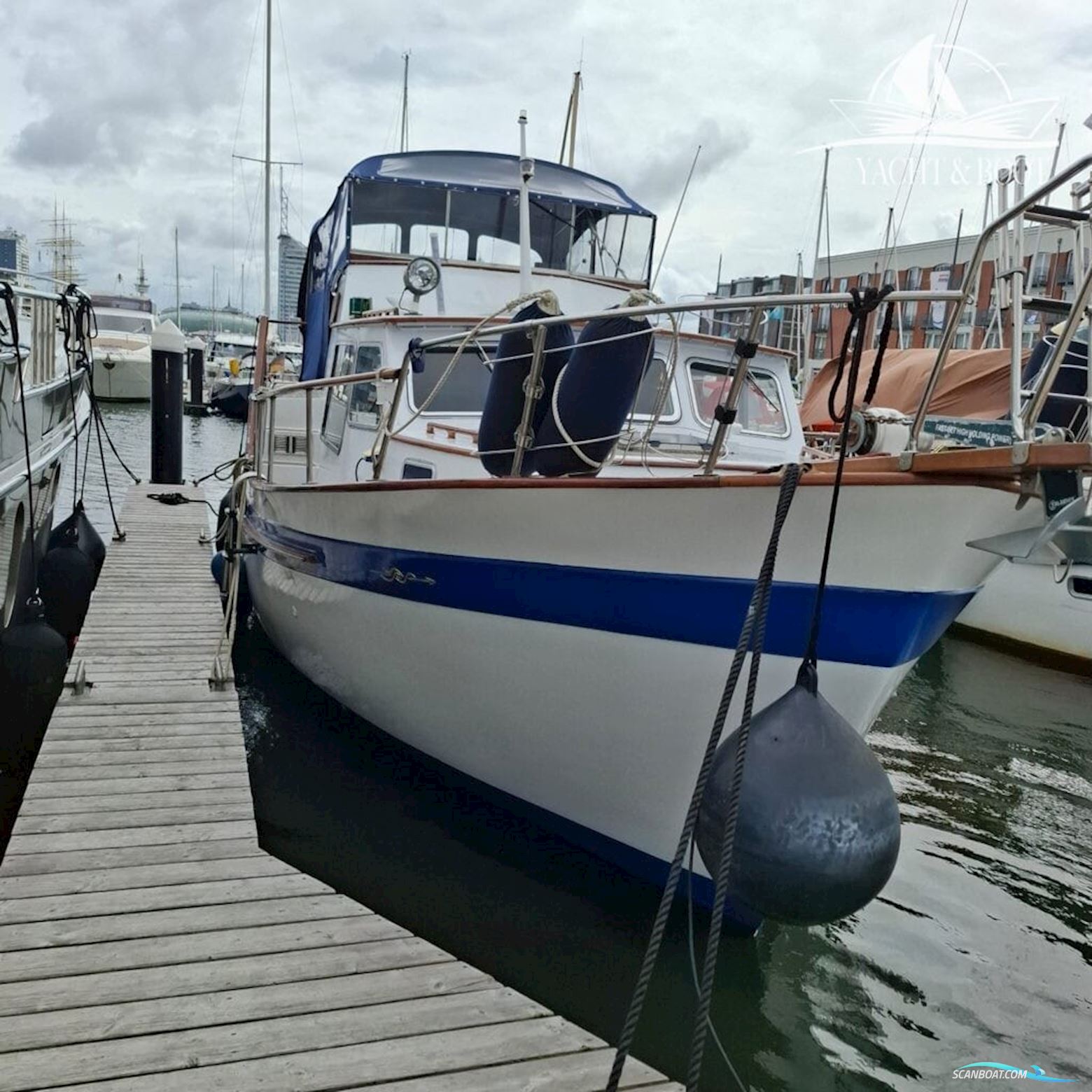 Gladstone Lyall & Co Gladstone Lyall & Co Aquila Queen Trawler 35