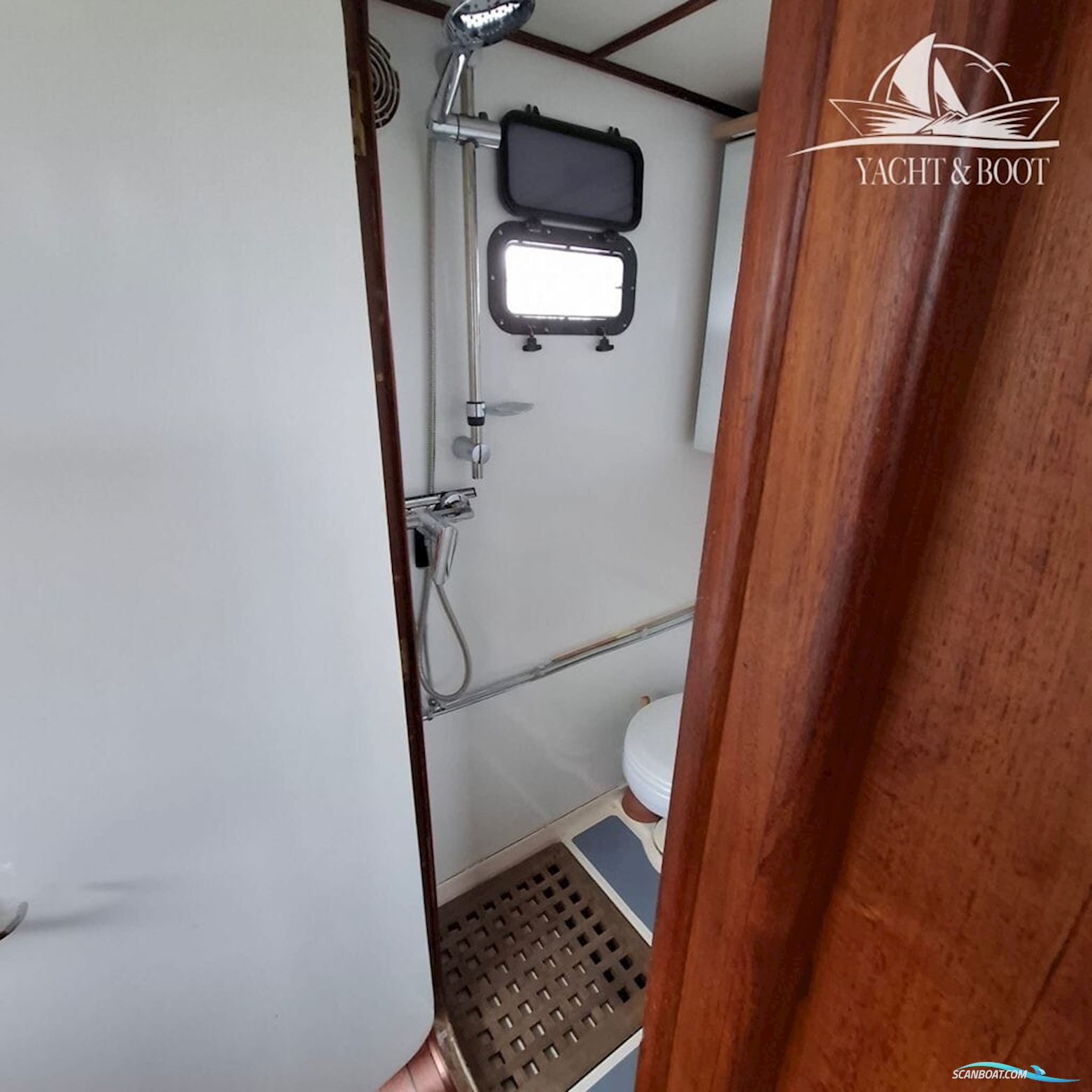 Gladstone Lyall & Co Gladstone Lyall & Co Aquila Queen Trawler 35