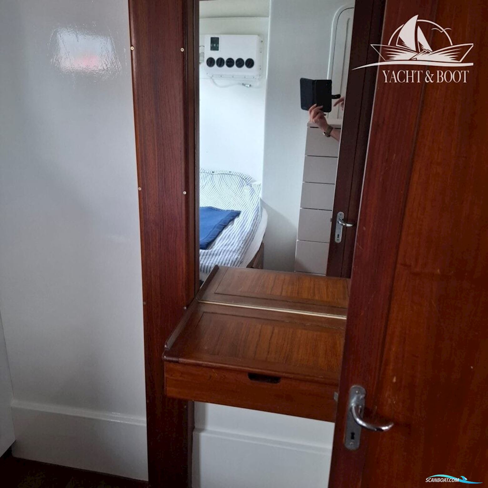 Gladstone Lyall & Co Gladstone Lyall & Co Aquila Queen Trawler 35