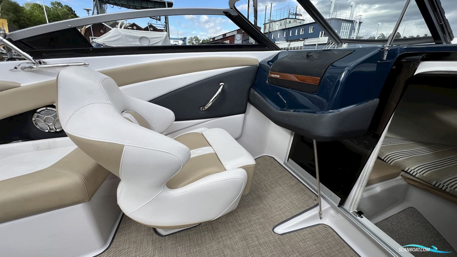 Glastron GT 229