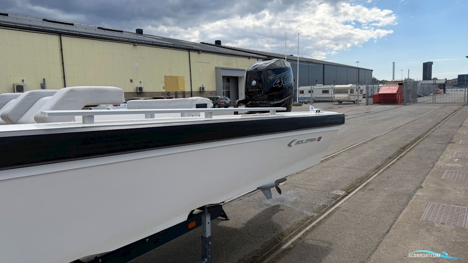 Goldfish 28 Tender