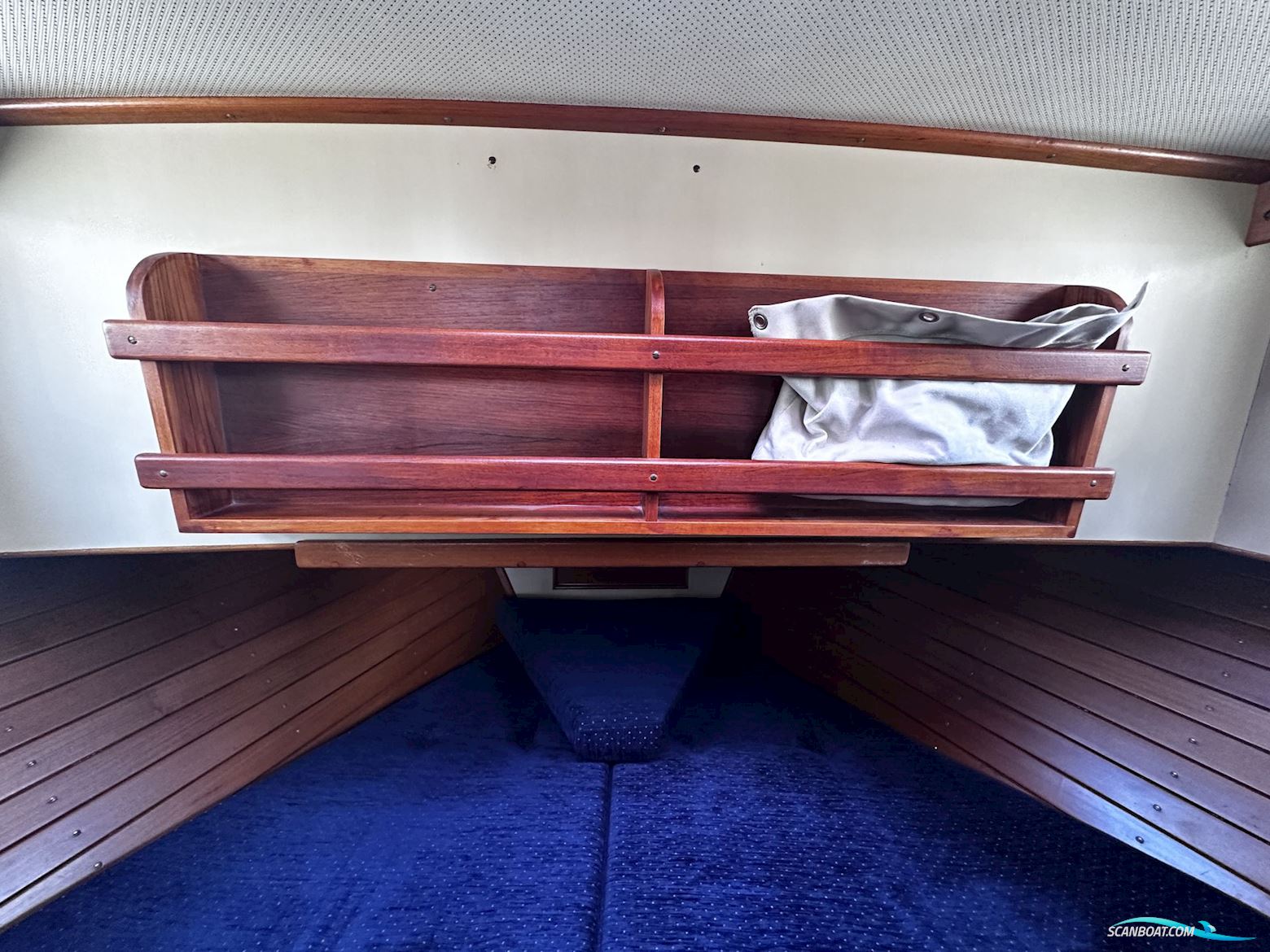 Grand Banks 32