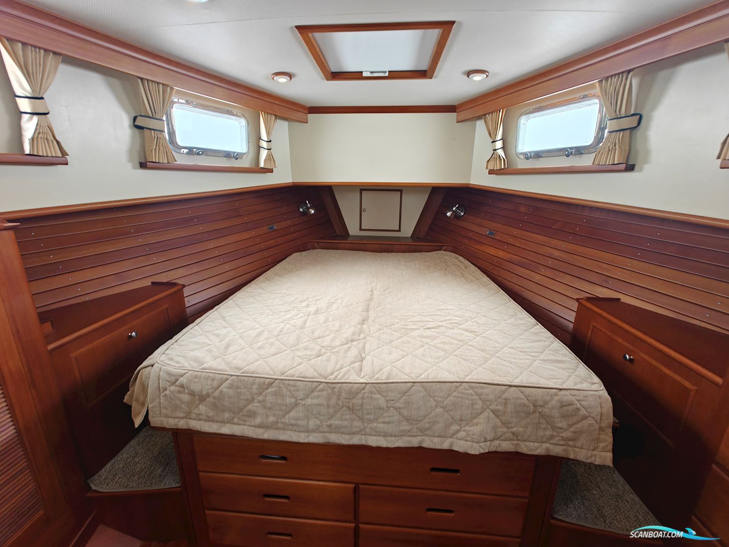 Grand Banks 42 Europa